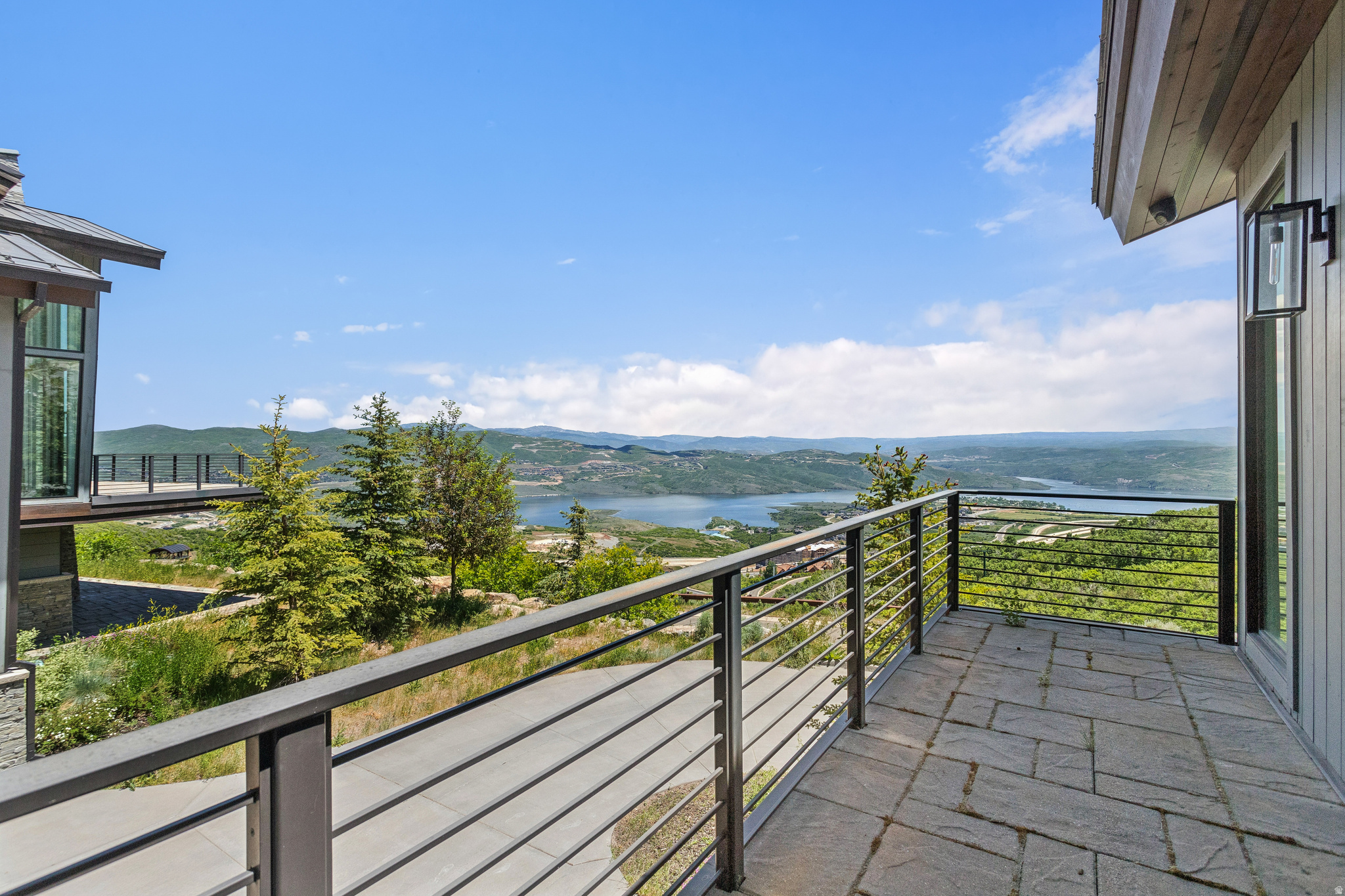 2908 W DEER POINTE DR