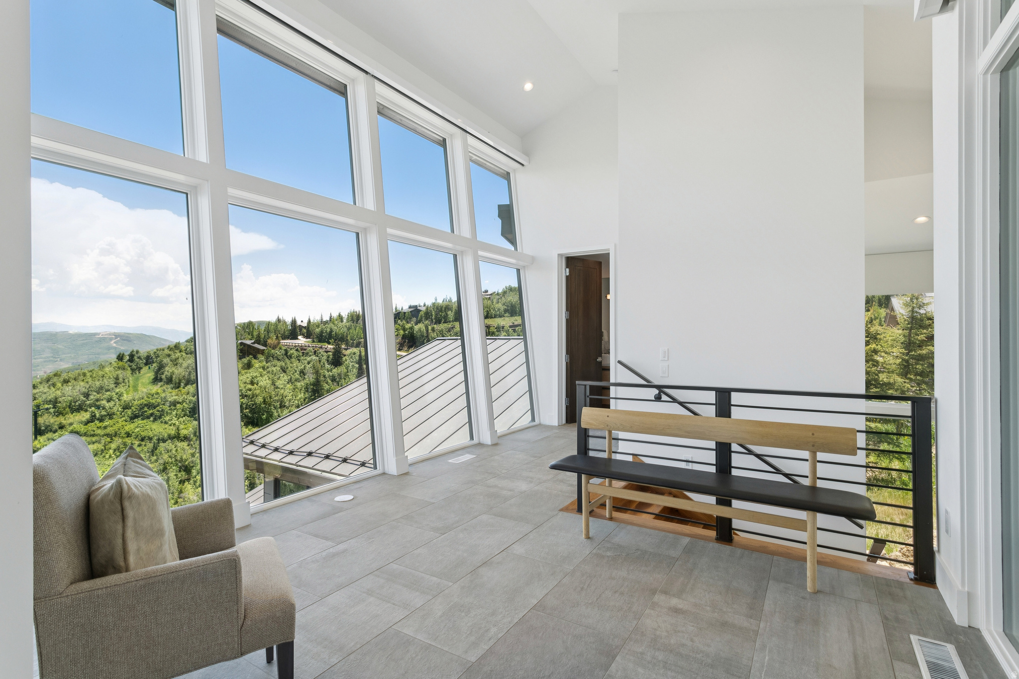 2908 W DEER POINTE DR