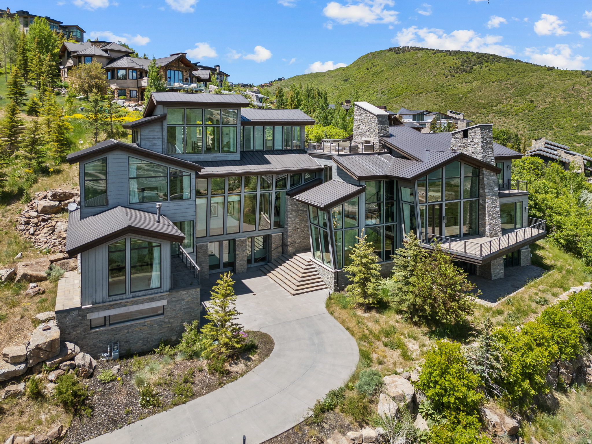 2908 W DEER POINTE DR