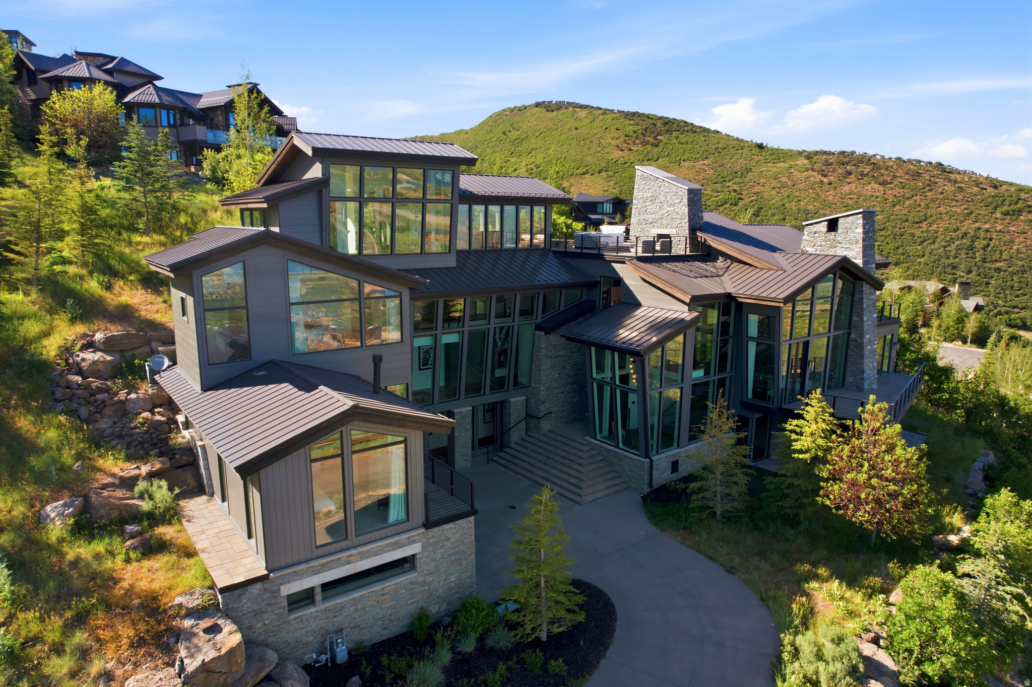 2908 W DEER POINTE DR