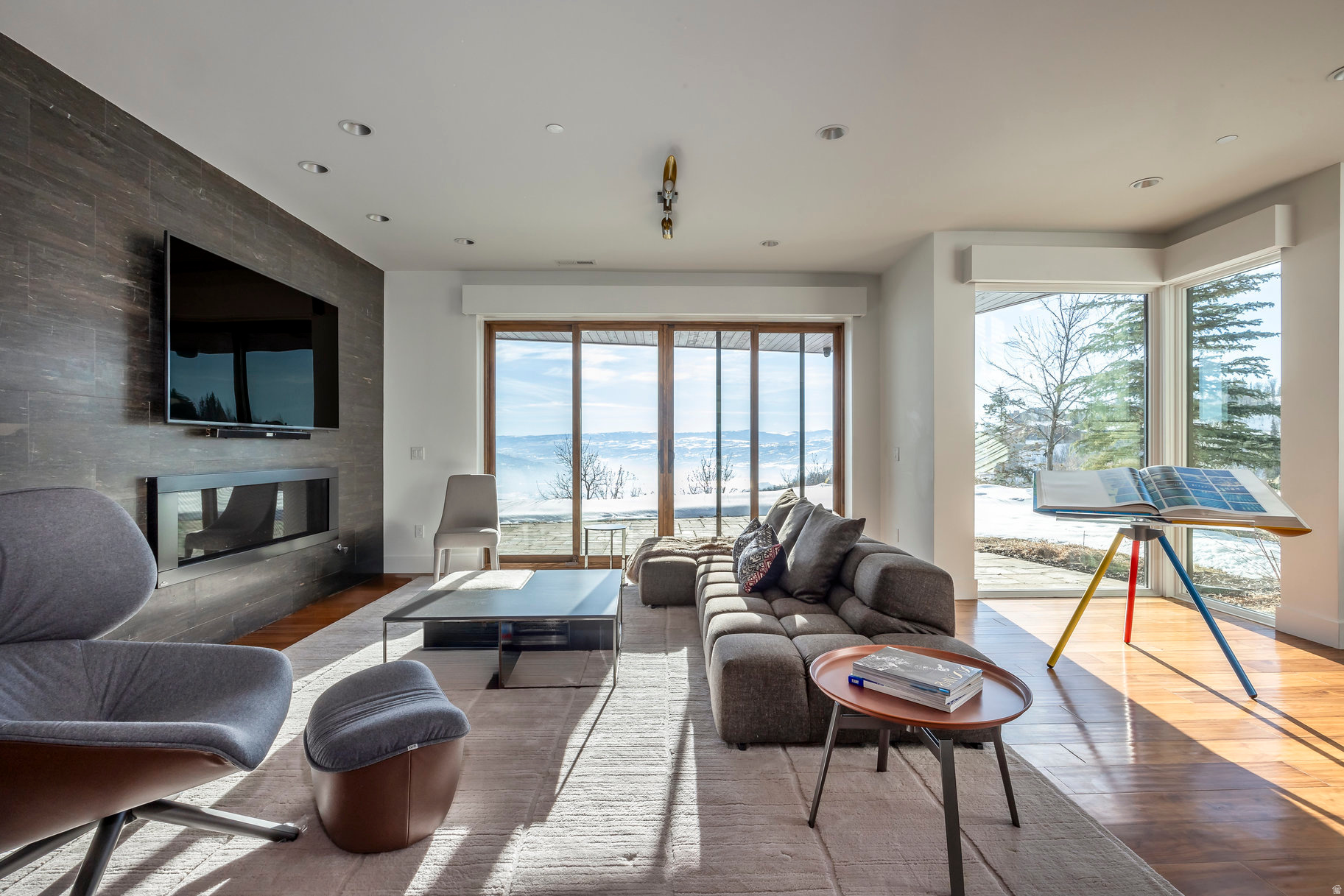 2908 W DEER POINTE DR
