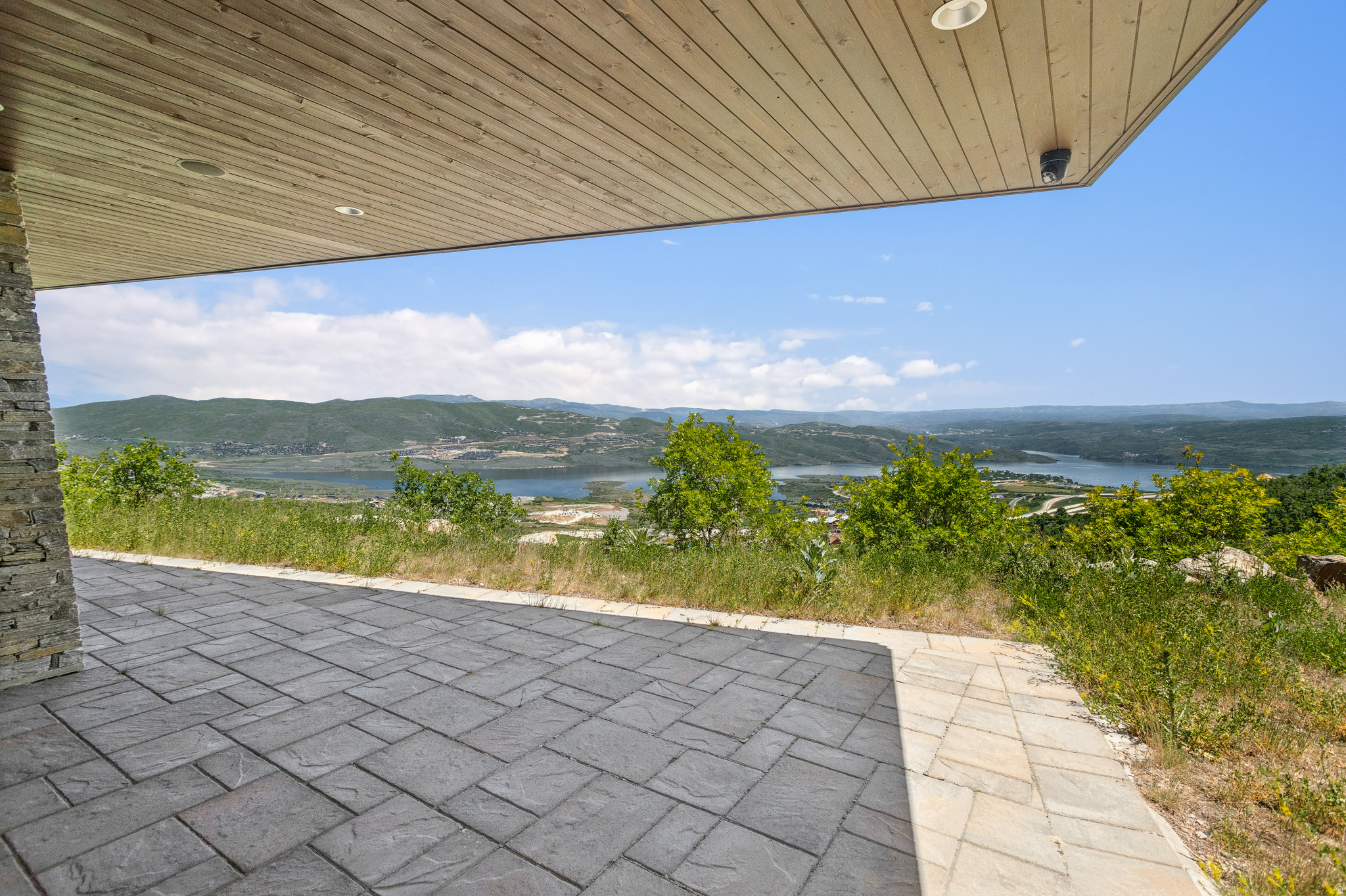 2908 W DEER POINTE DR
