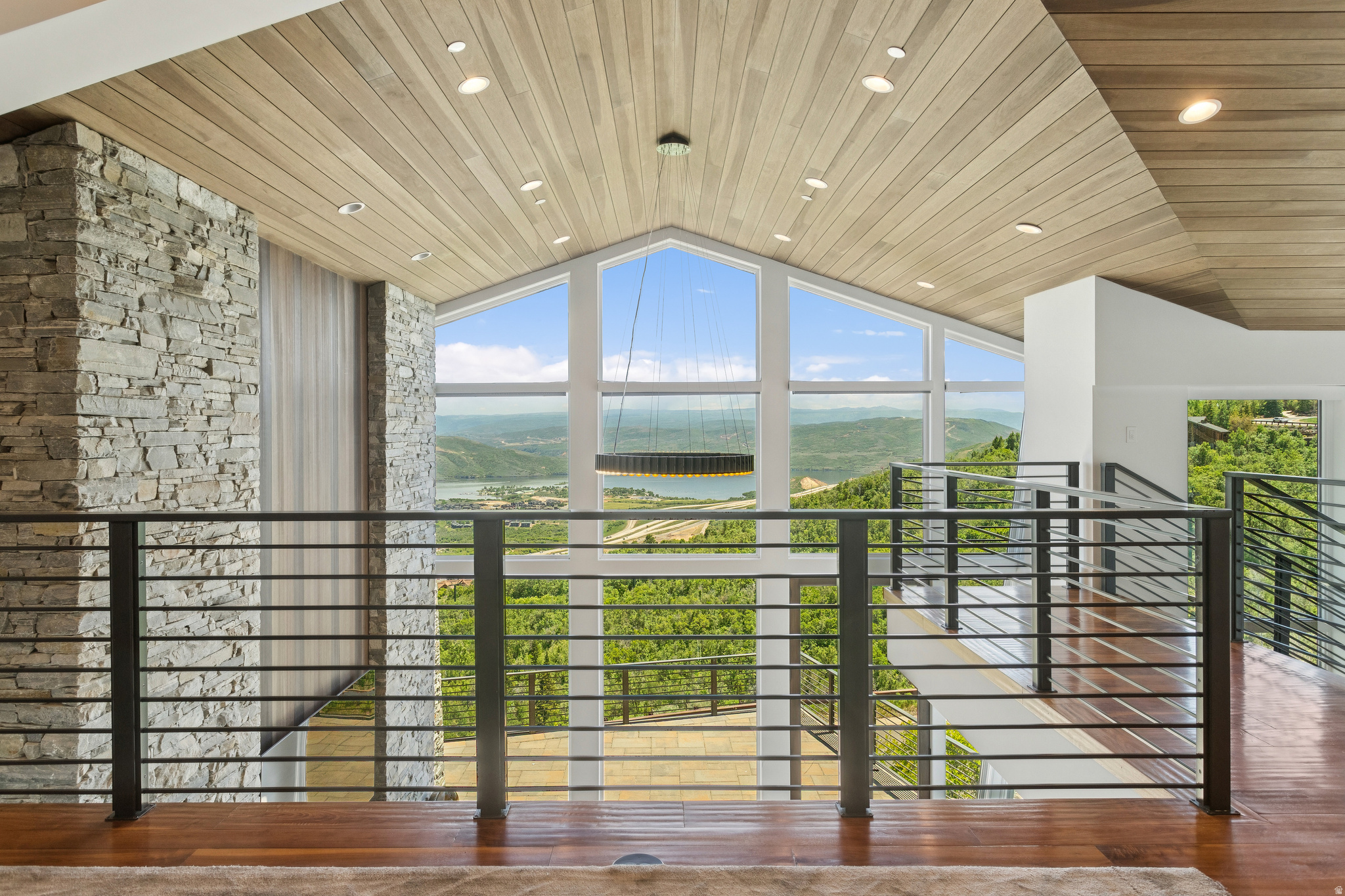 2908 W DEER POINTE DR
