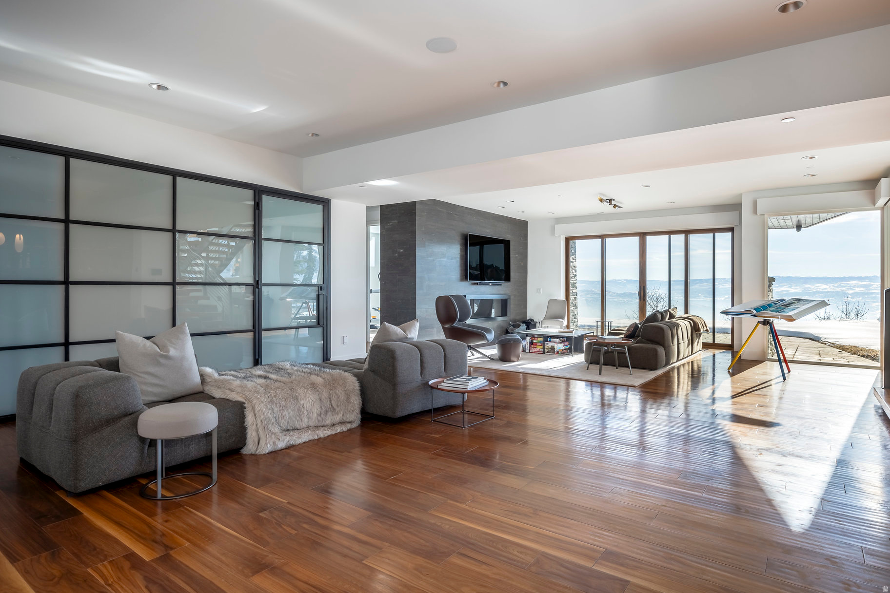 2908 W DEER POINTE DR