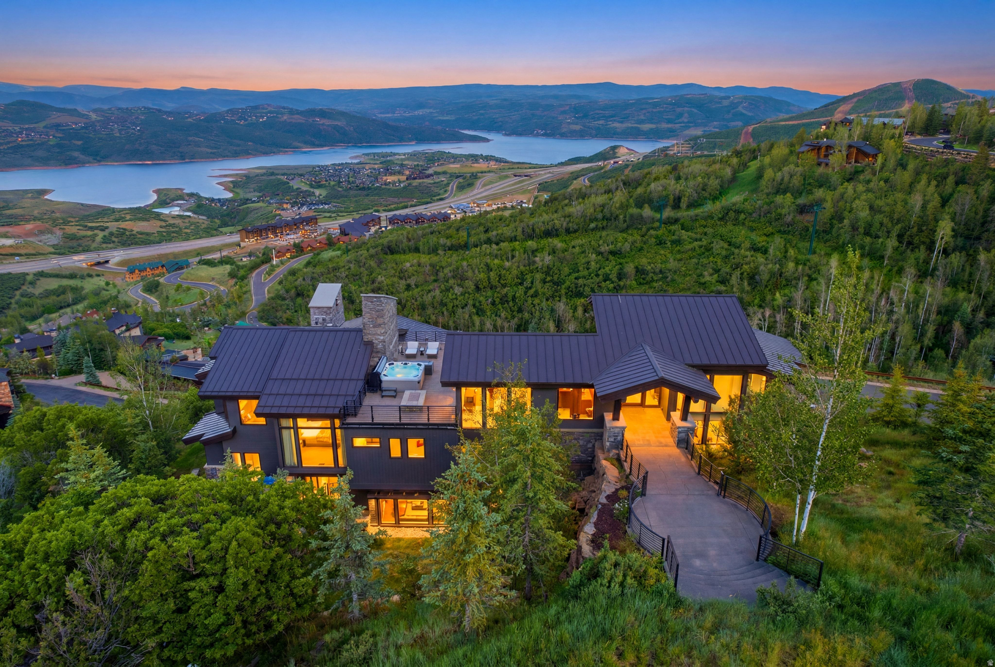 2908 W DEER POINTE DR