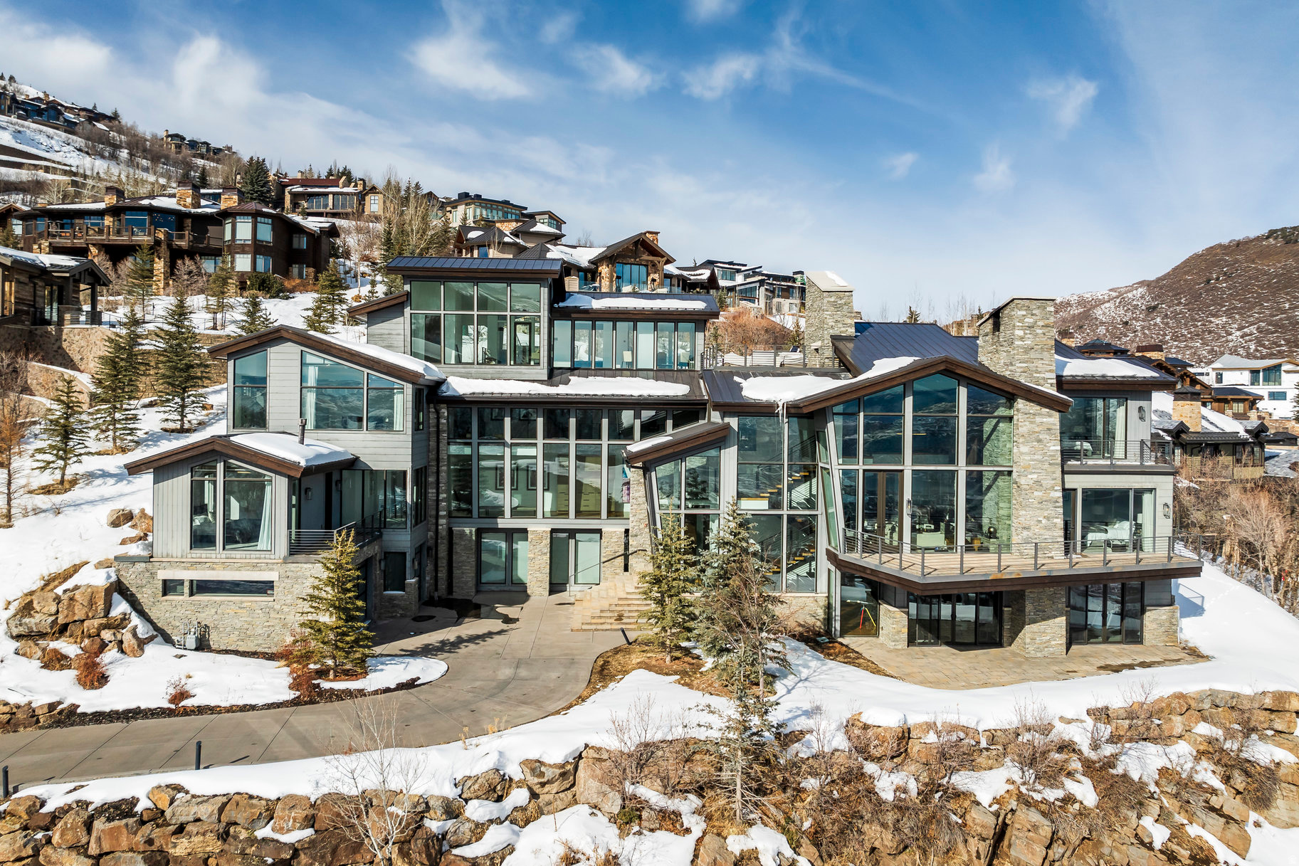 2908 W DEER POINTE DR