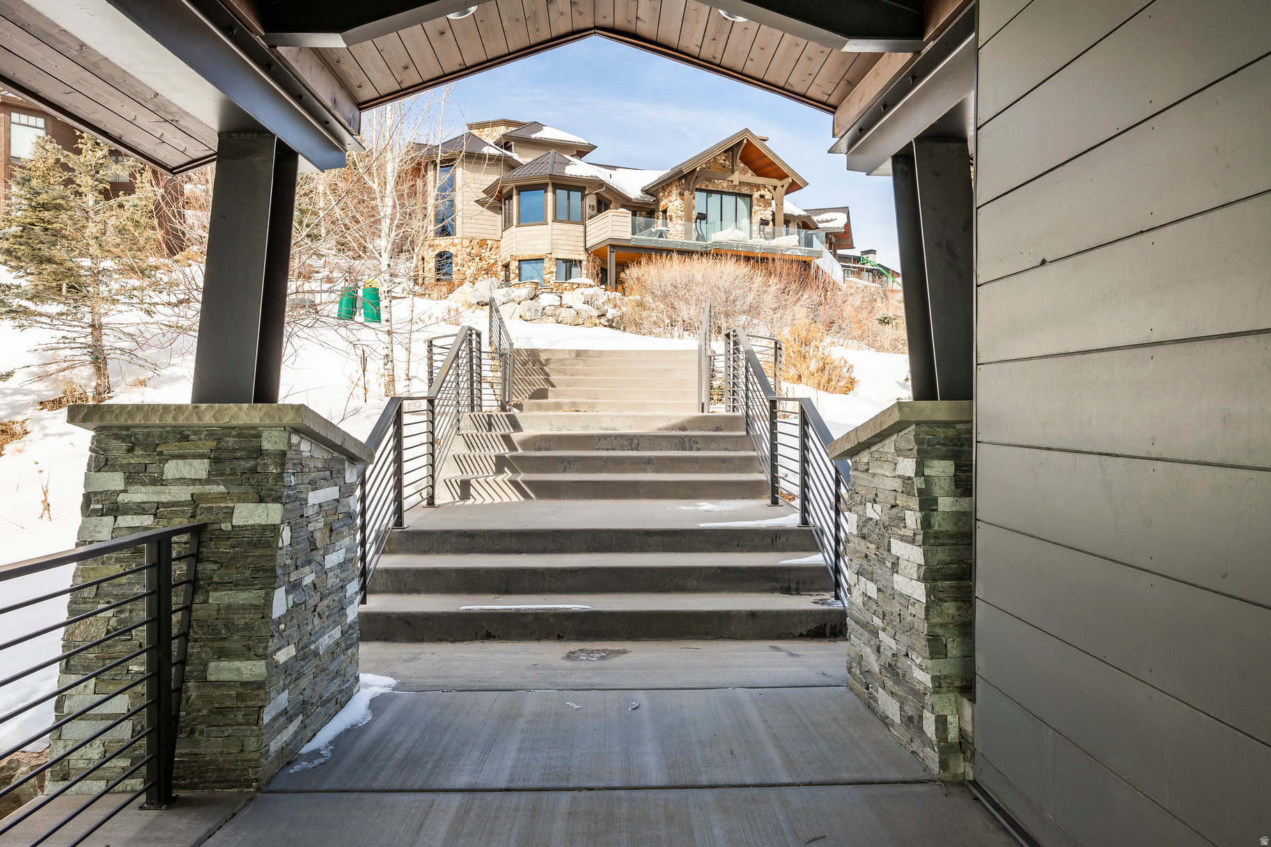 2908 W DEER POINTE DR