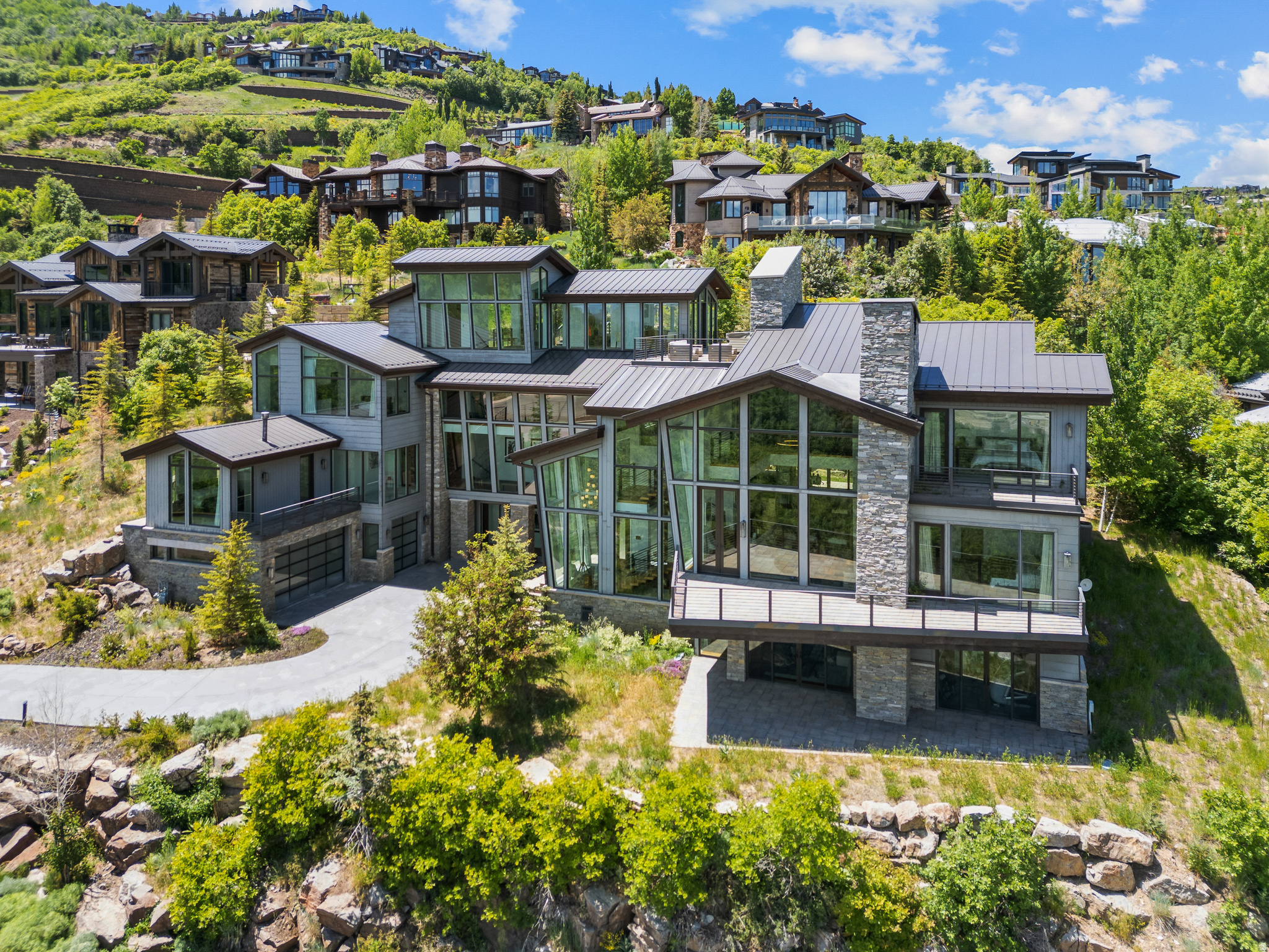 2908 W DEER POINTE DR