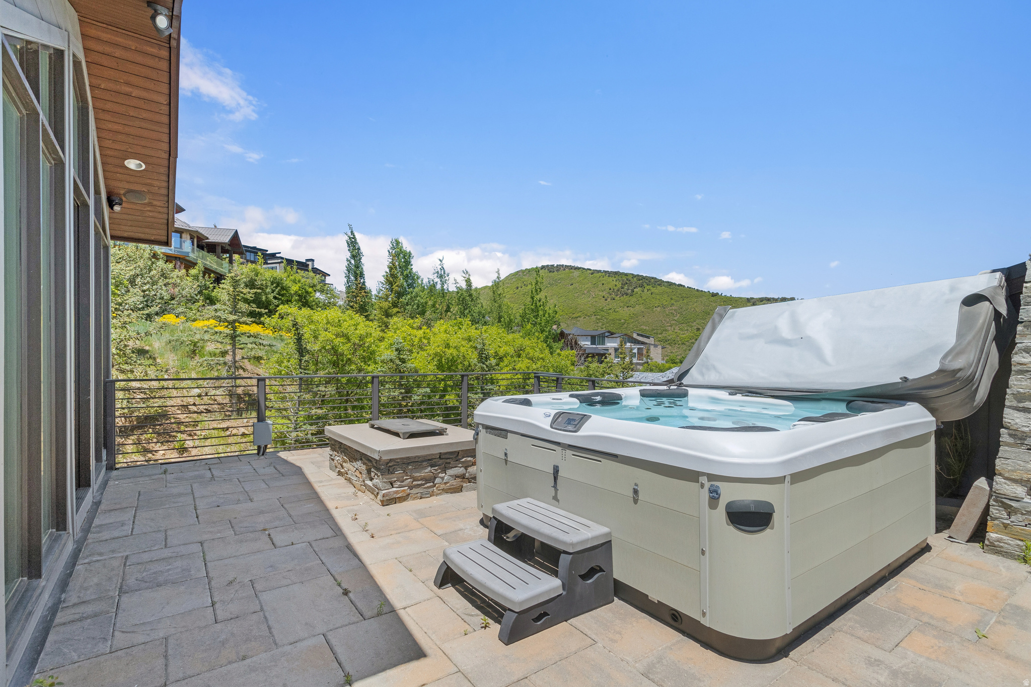 2908 W DEER POINTE DR