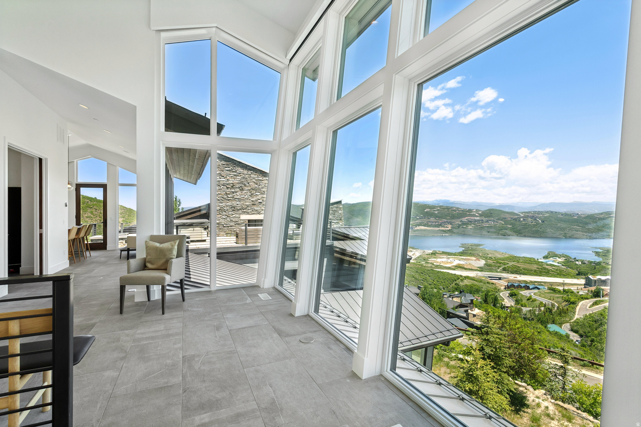 2908 W DEER POINTE DR