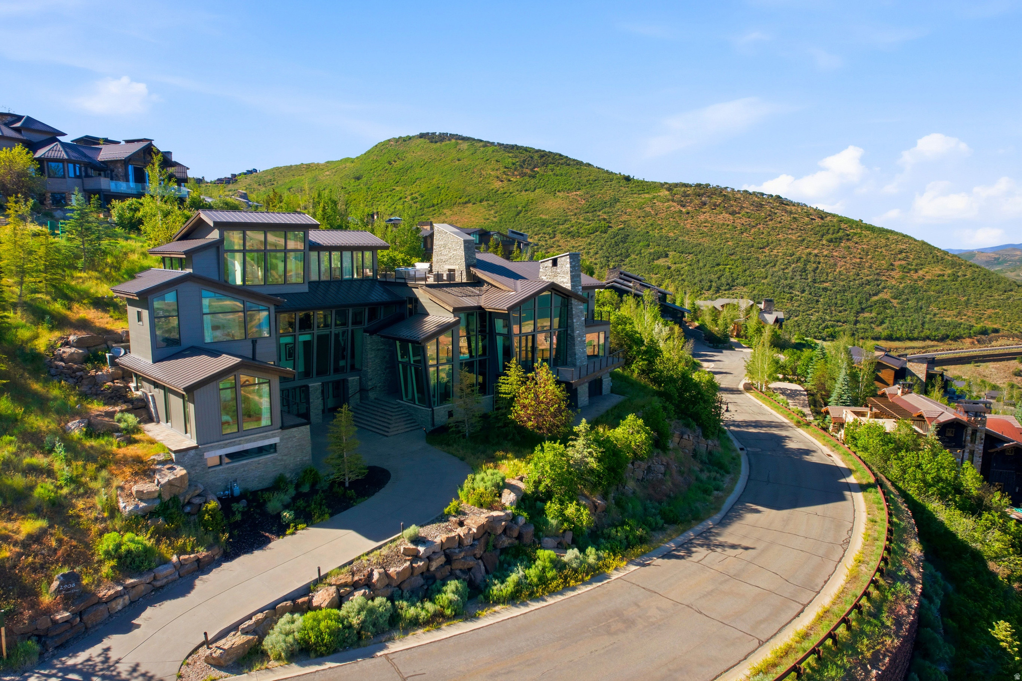 2908 W DEER POINTE DR