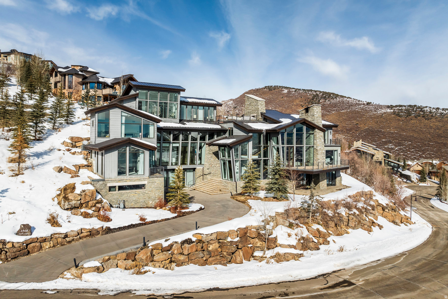 2908 W DEER POINTE DR