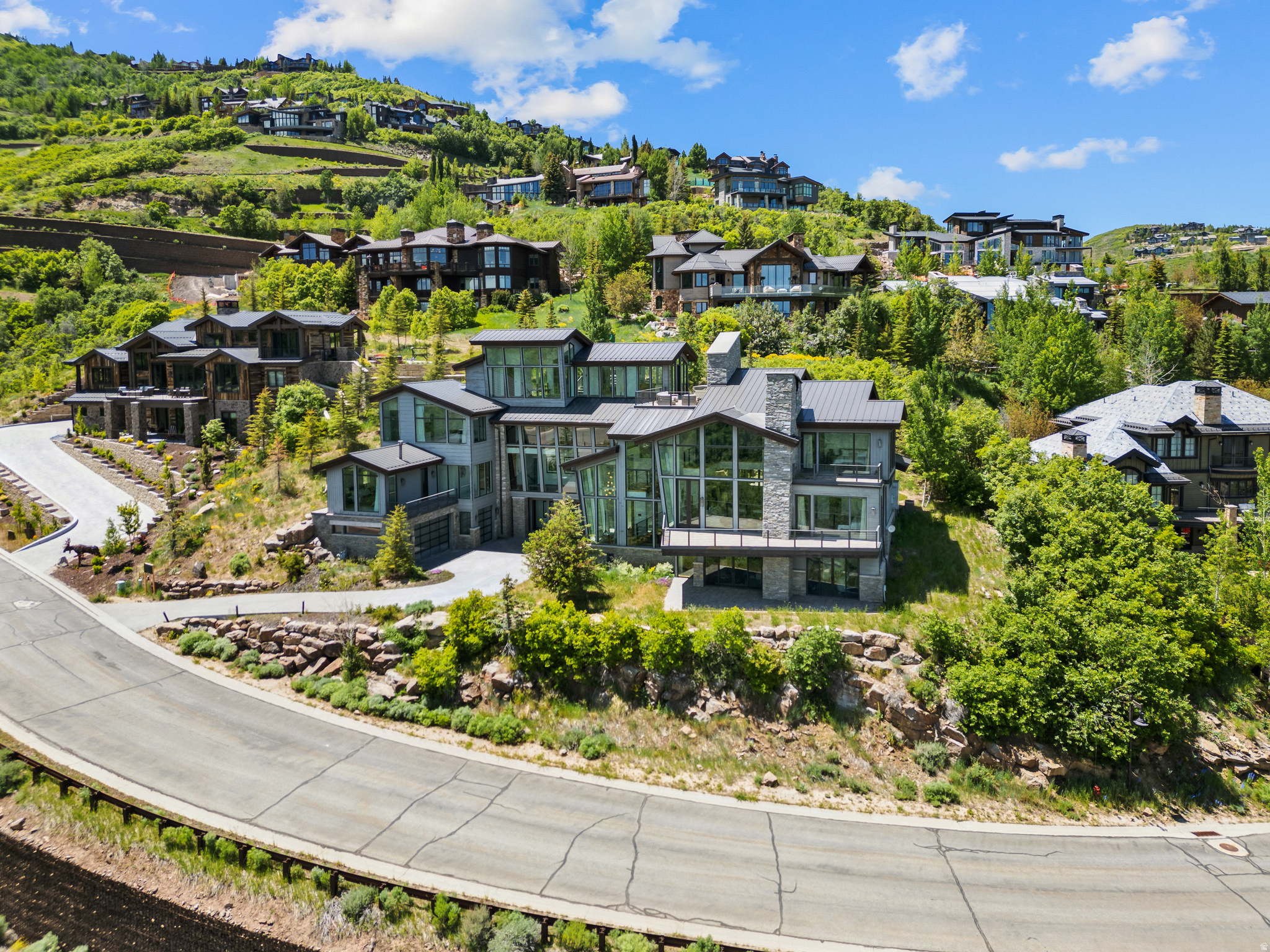 2908 W DEER POINTE DR