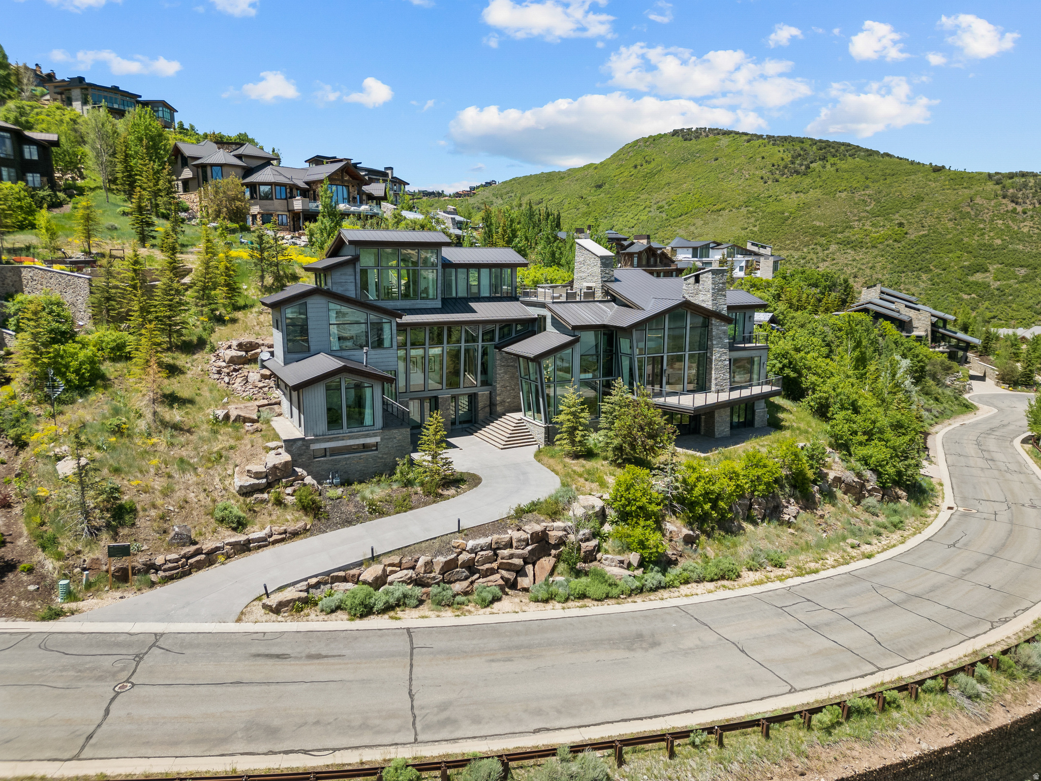 2908 W DEER POINTE DR