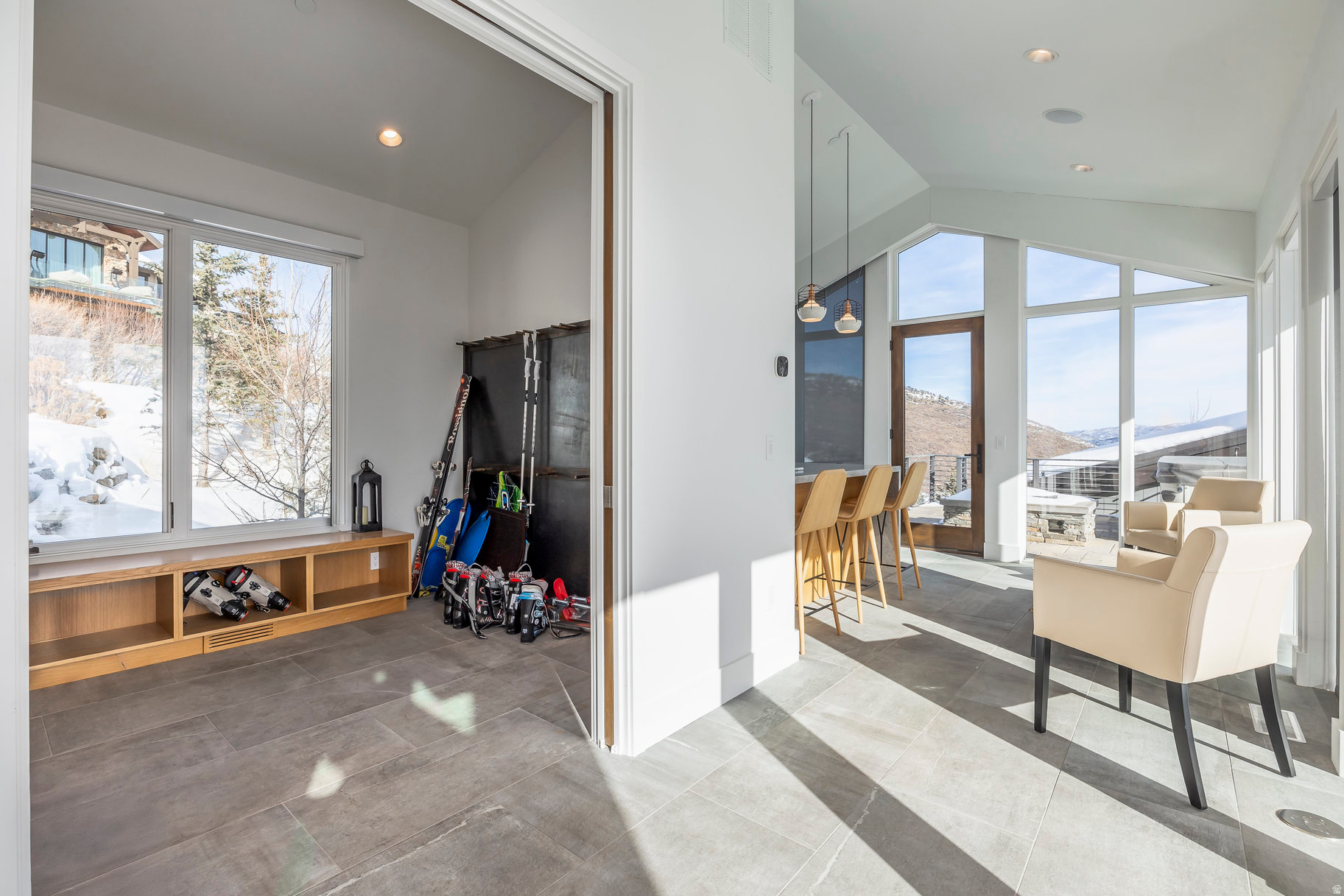 2908 W DEER POINTE DR