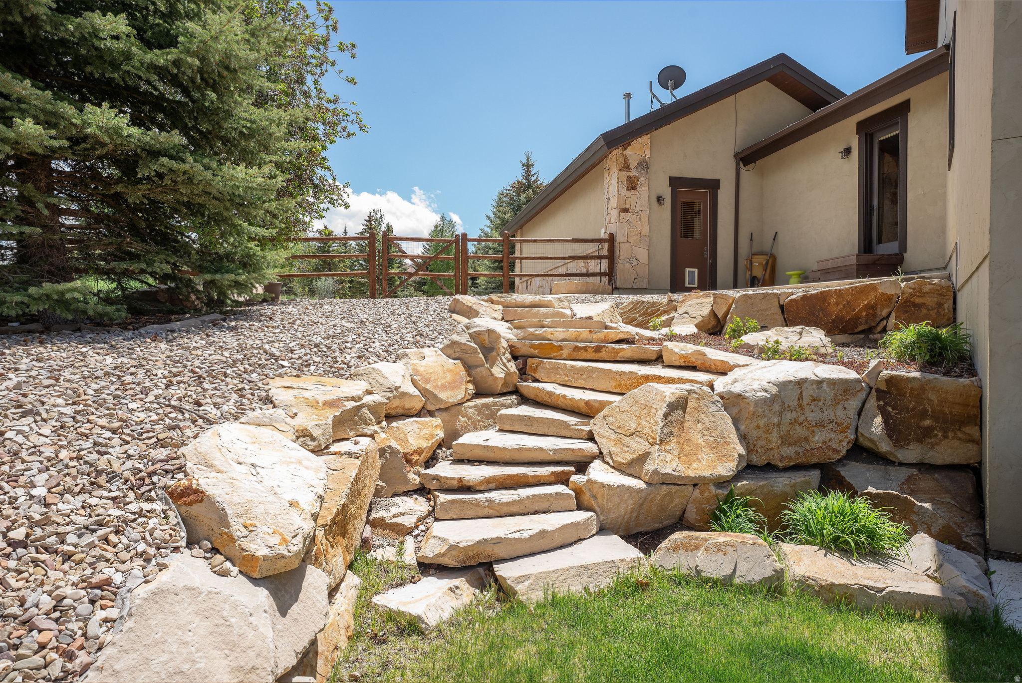 6110 TRAILSIDE DR