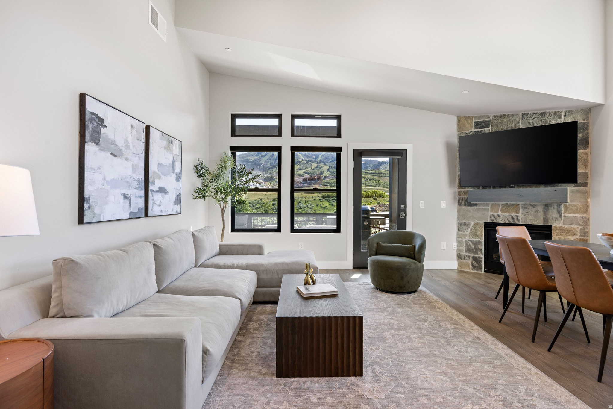 1134 W HELLING CIR #6-302