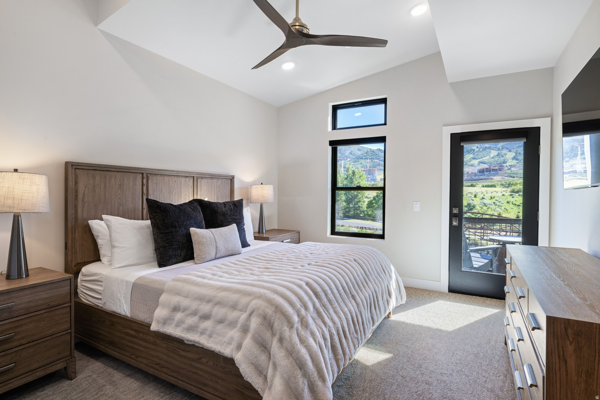 1134 W HELLING CIR #6-302