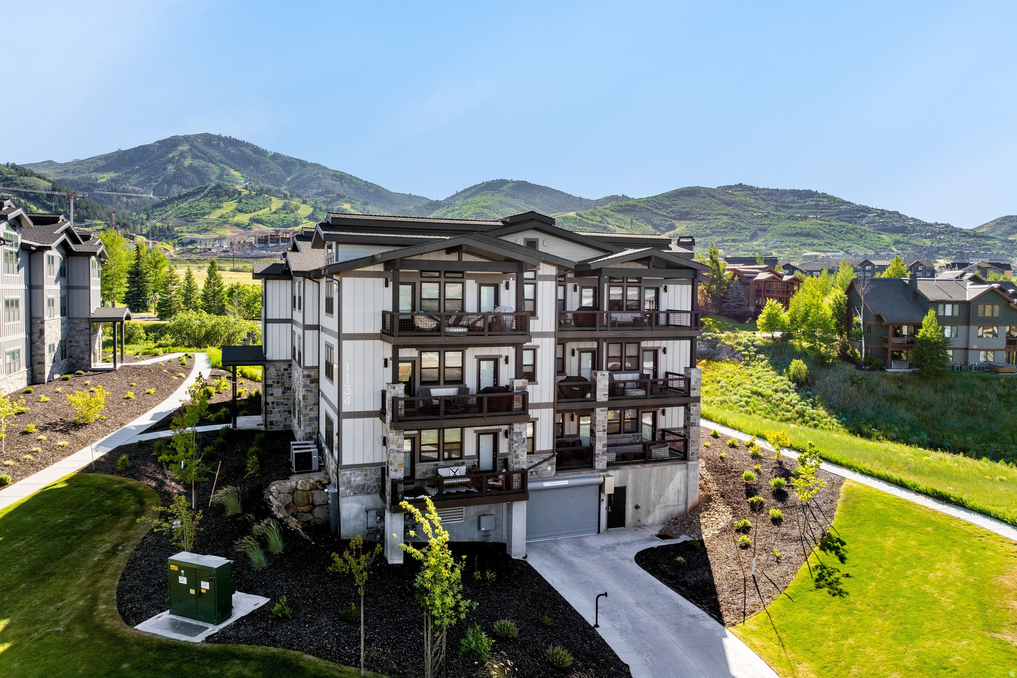 1134 W HELLING CIR #6-302
