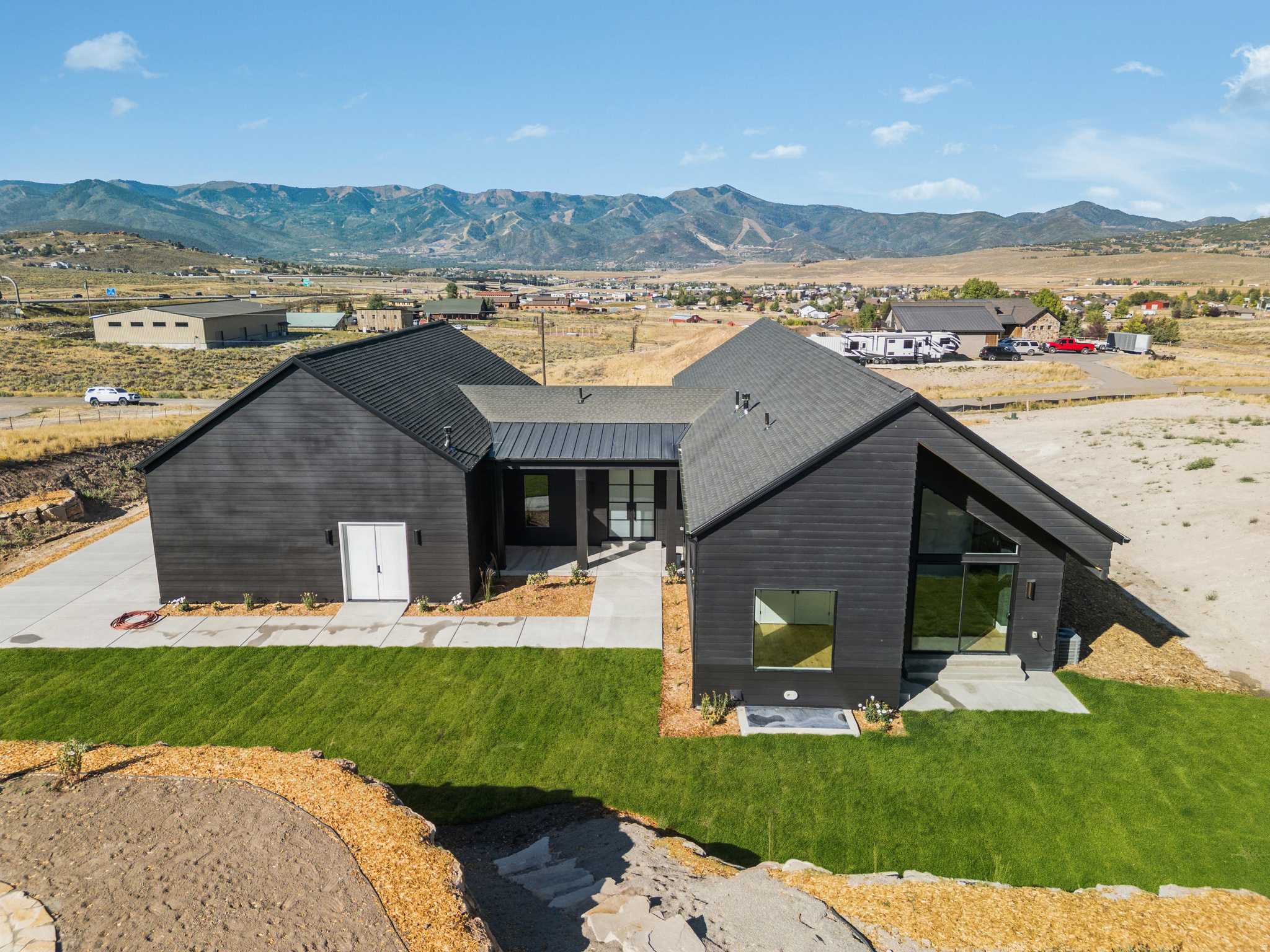 7382 ECHO LN