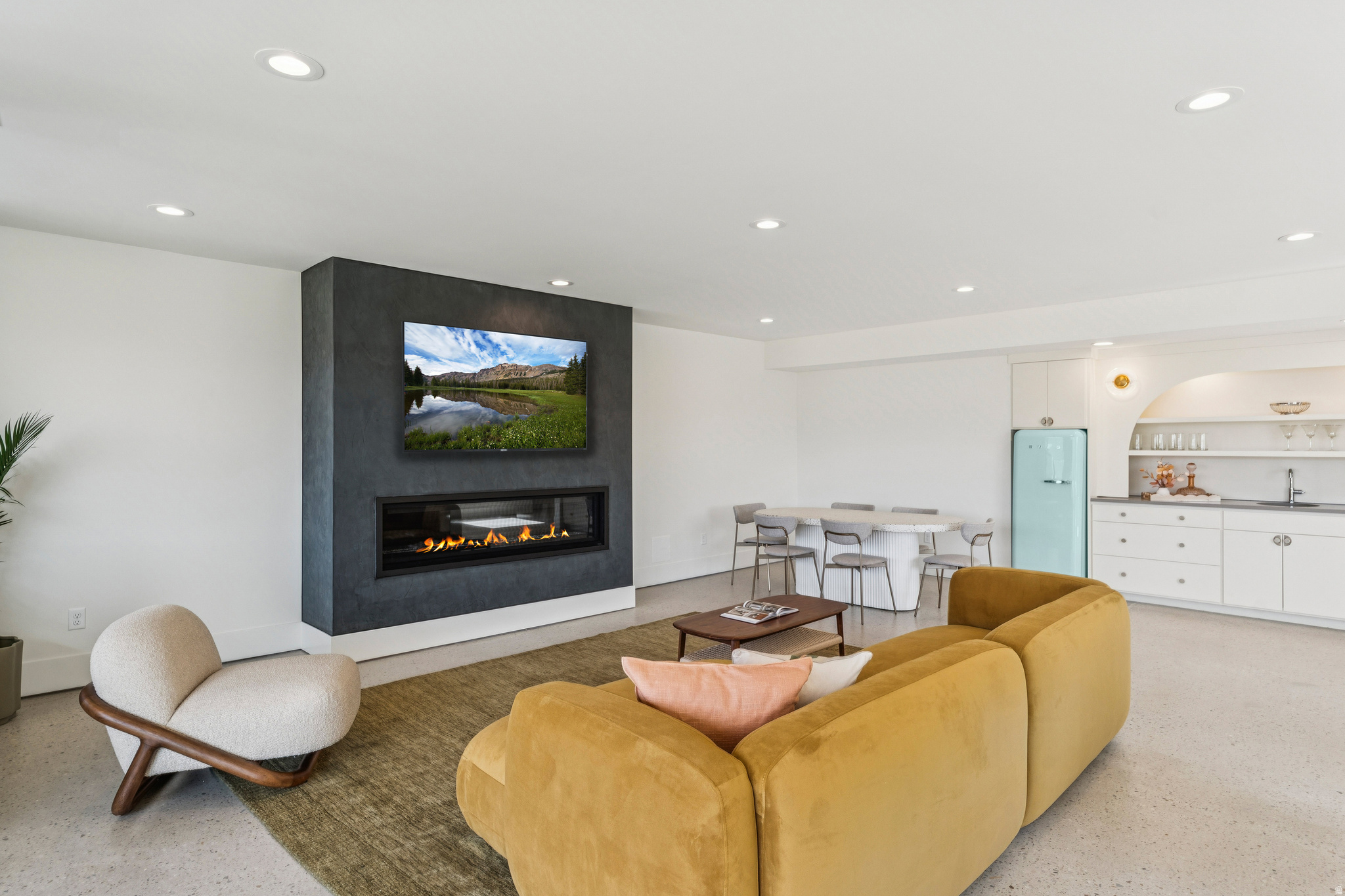 7382 ECHO LN