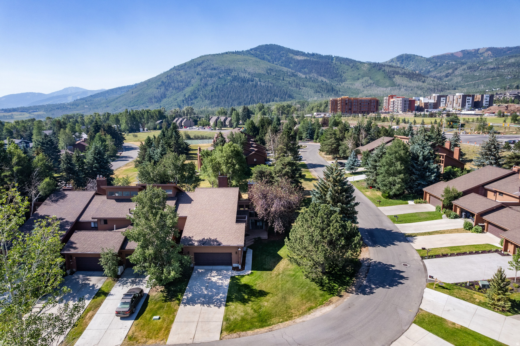 1685 VILLAGE ROUND DR