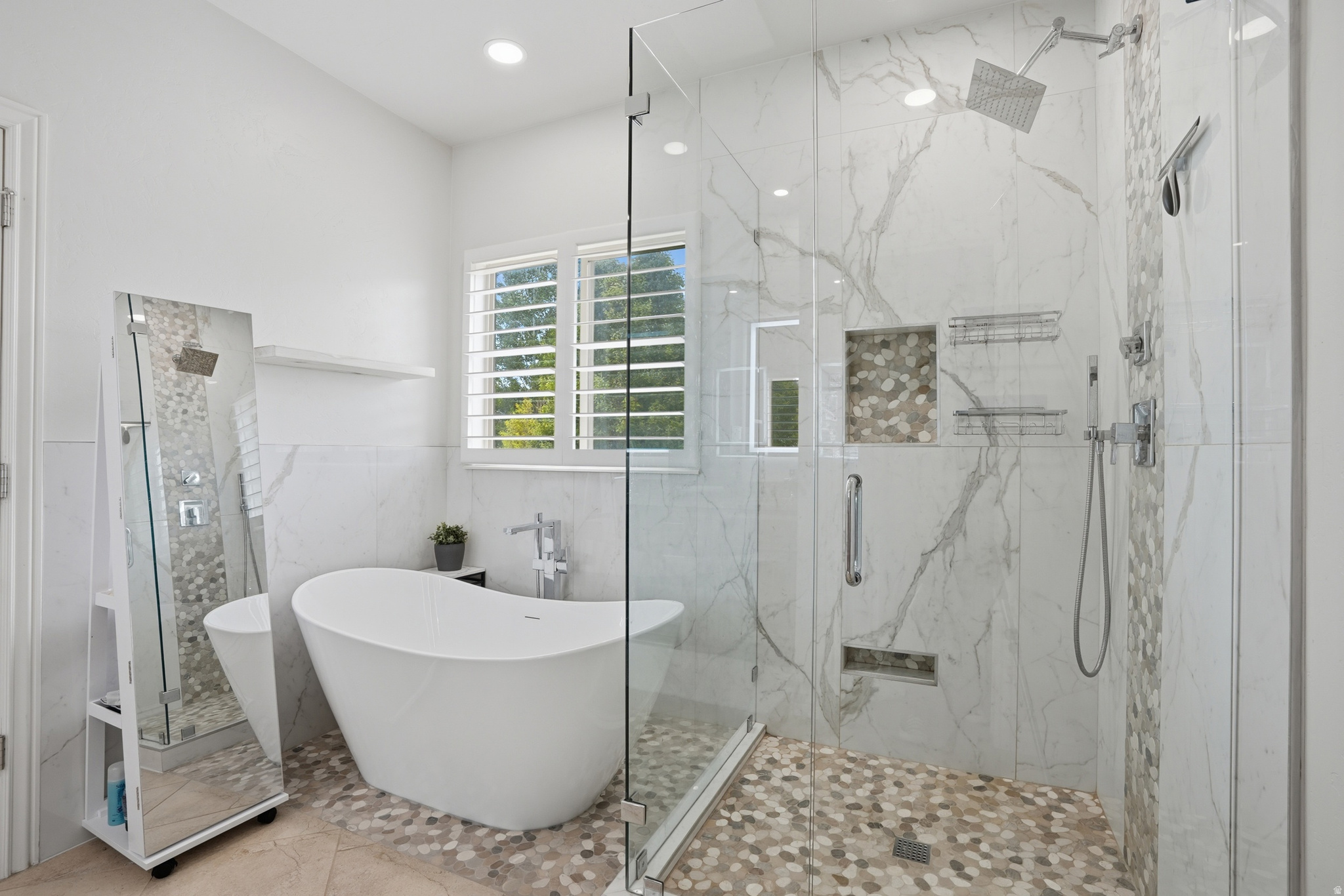 121 W MISTY LN