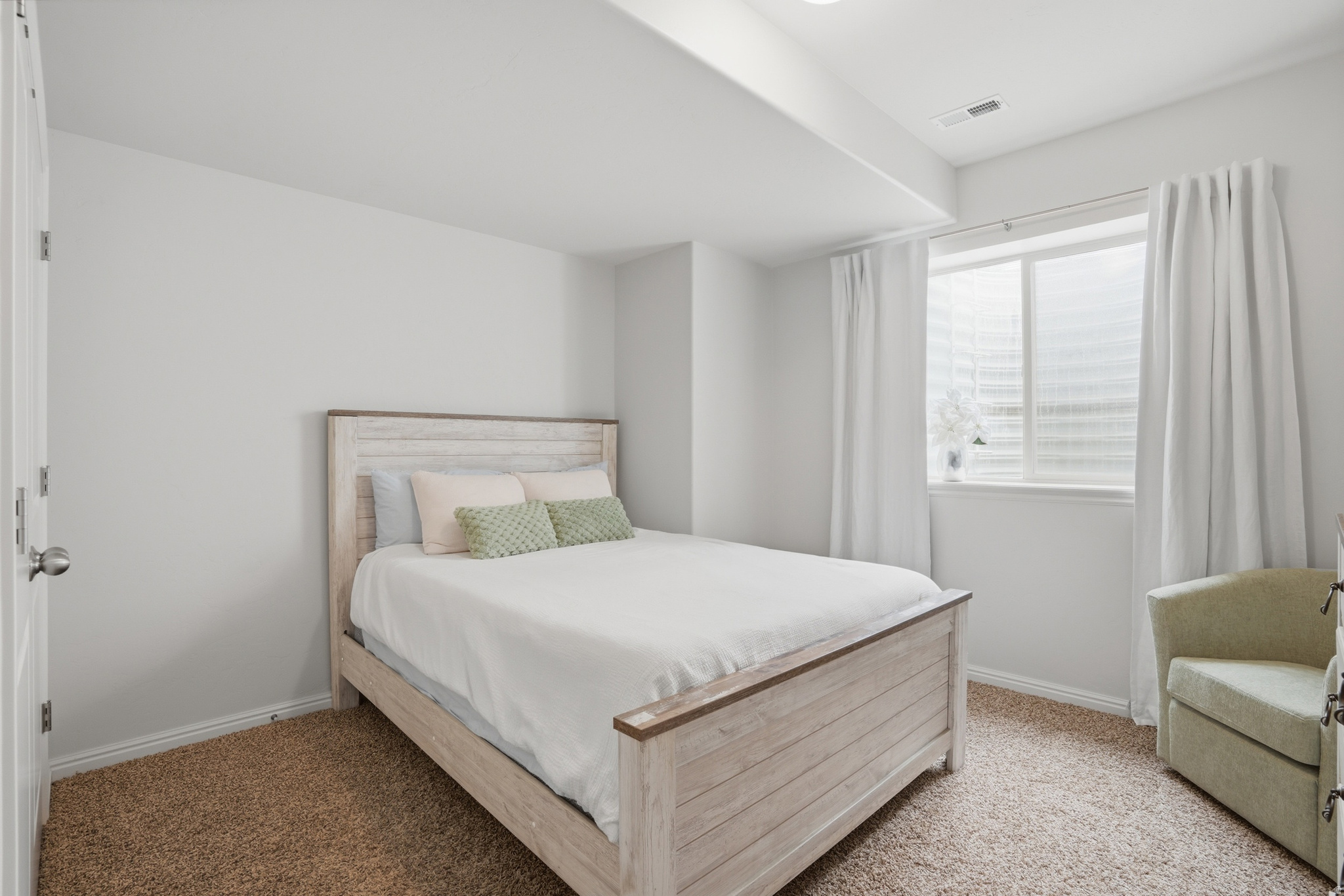 121 W MISTY LN