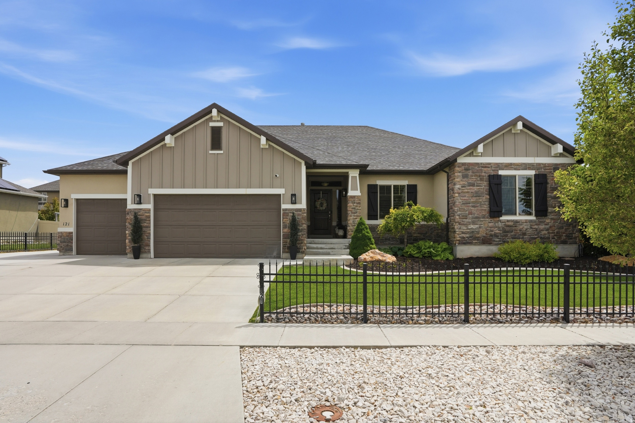 121 W MISTY LN