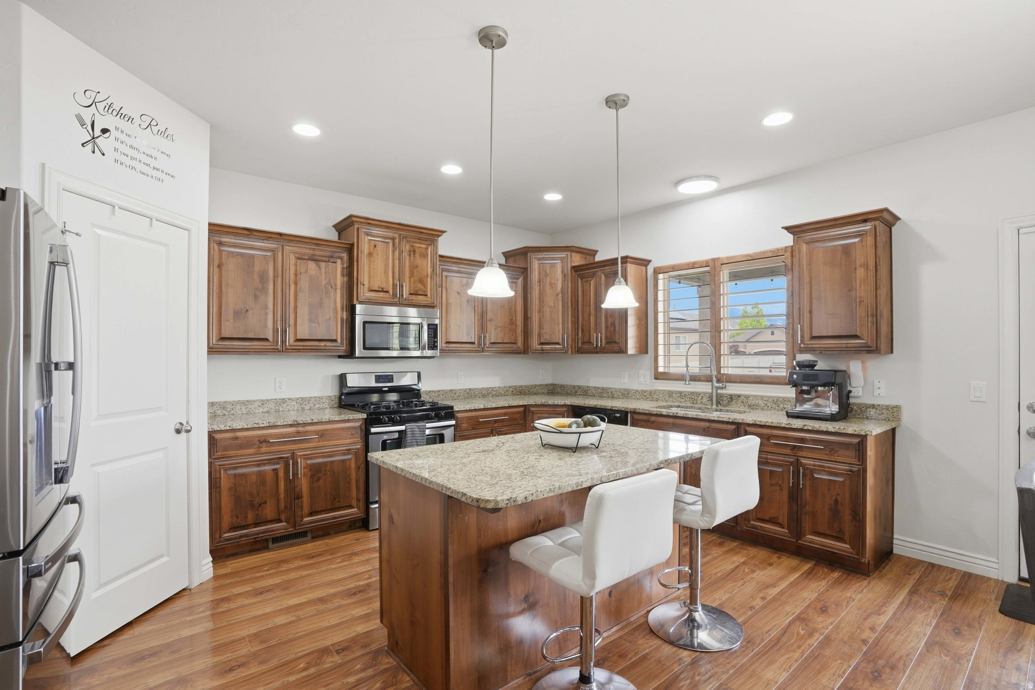 121 W MISTY LN