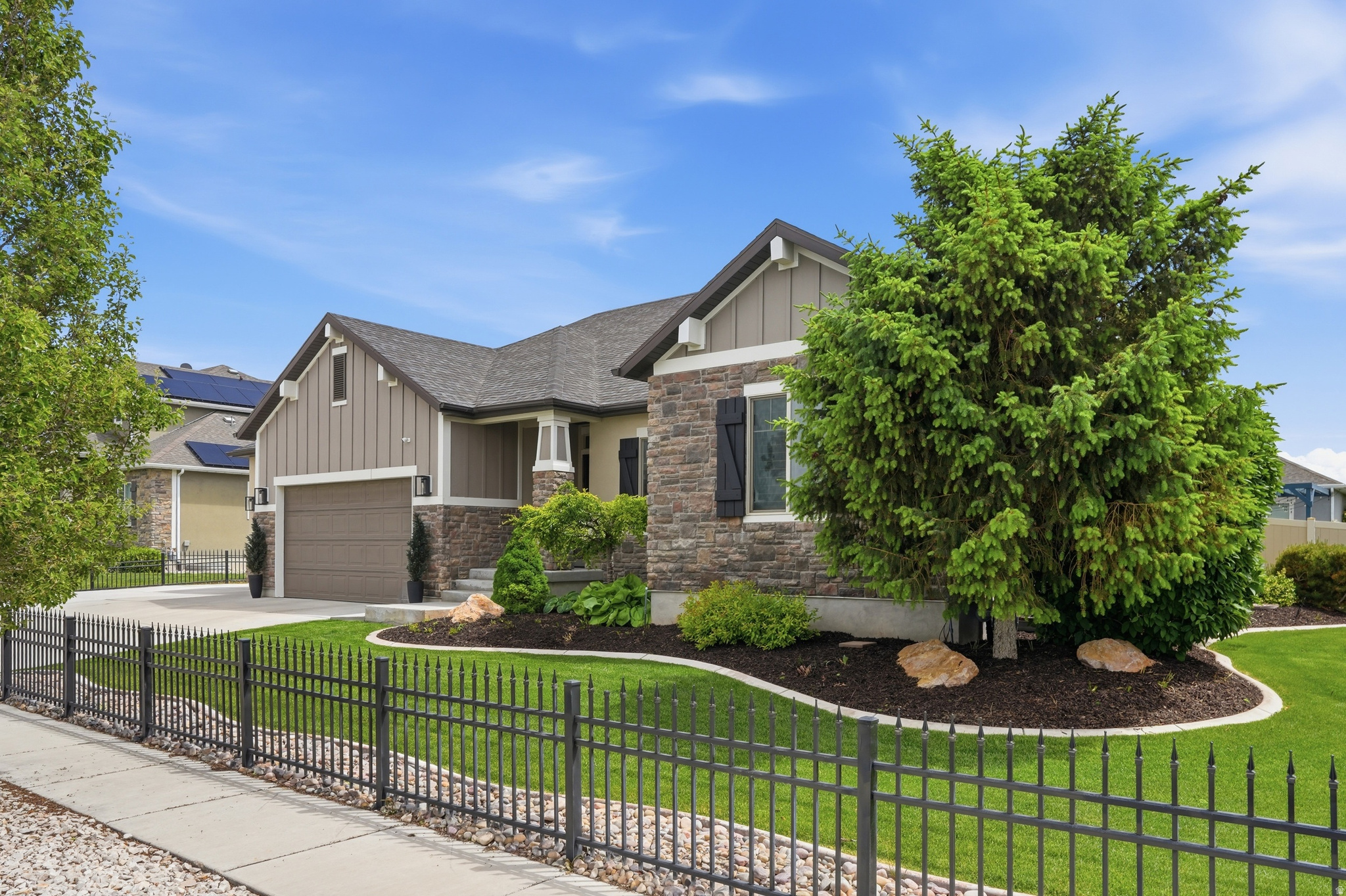 121 W MISTY LN