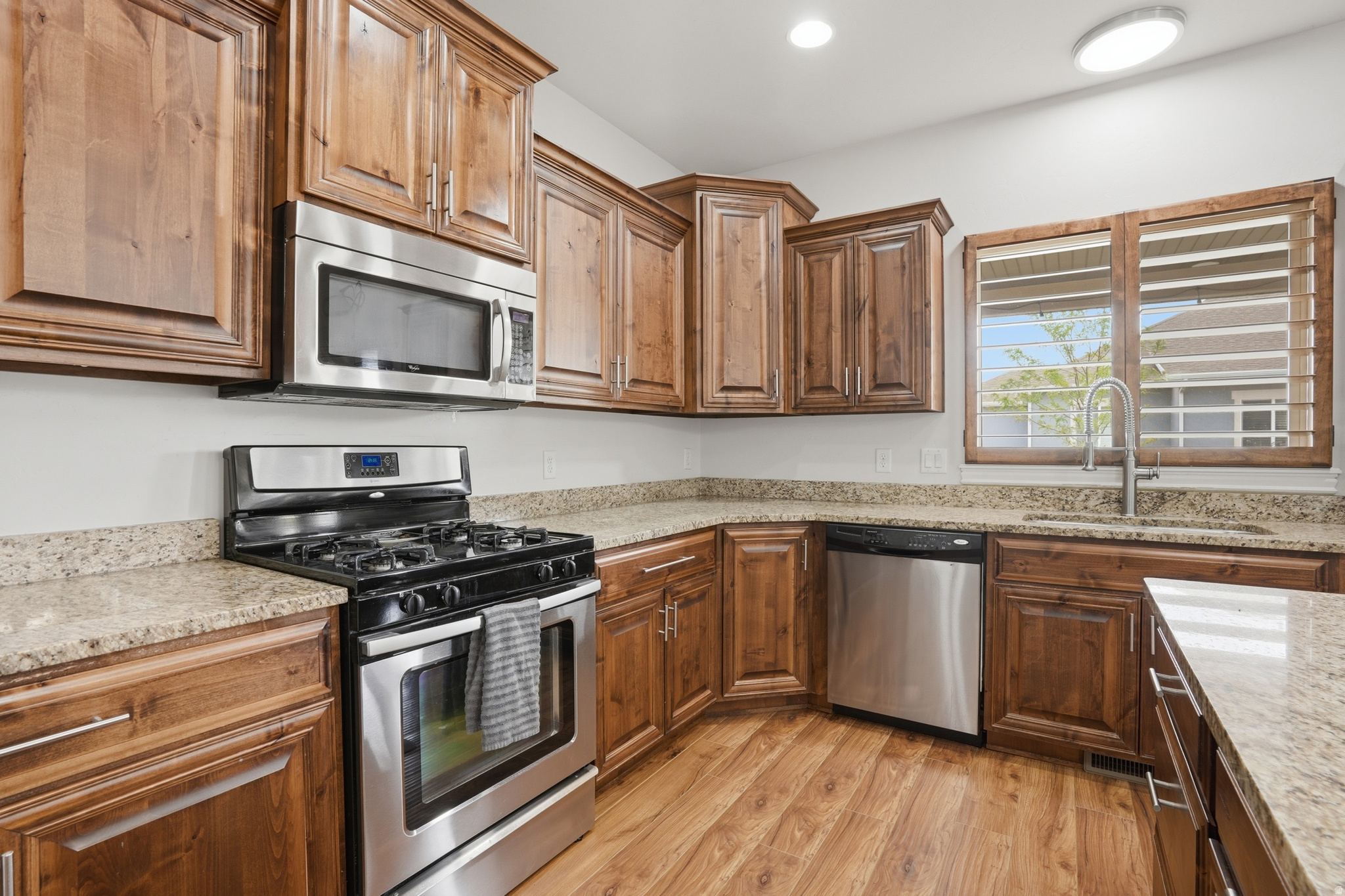 121 W MISTY LN
