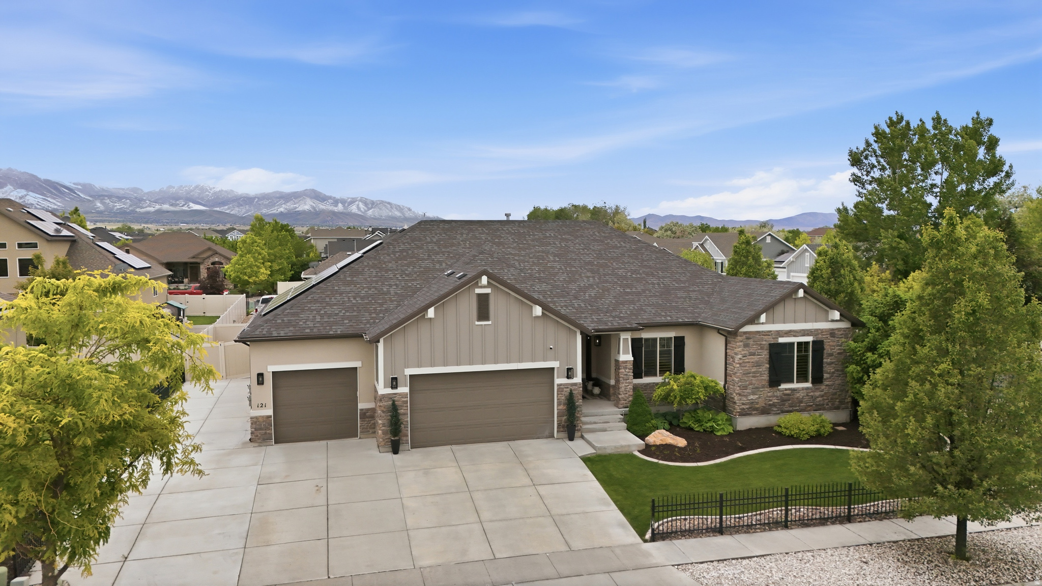 121 W MISTY LN