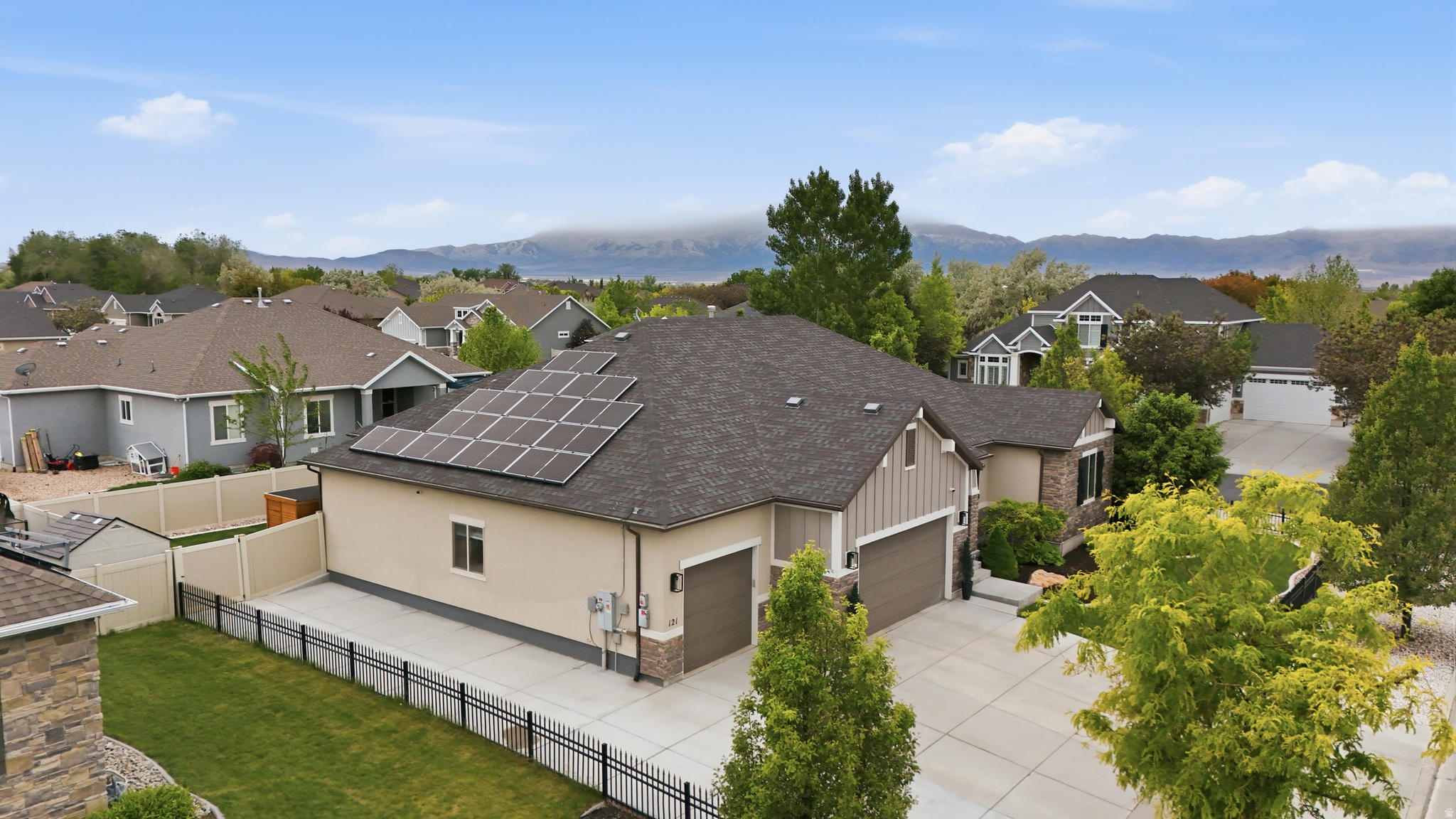 121 W MISTY LN