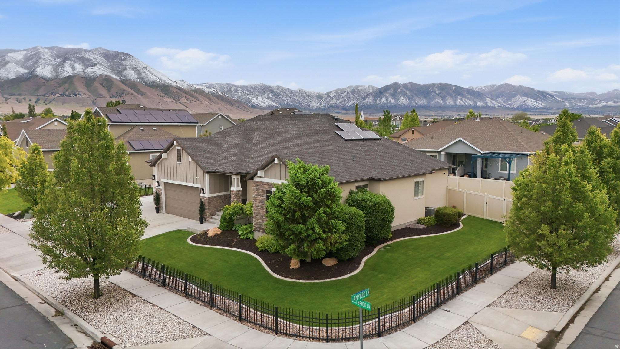 121 W MISTY LN