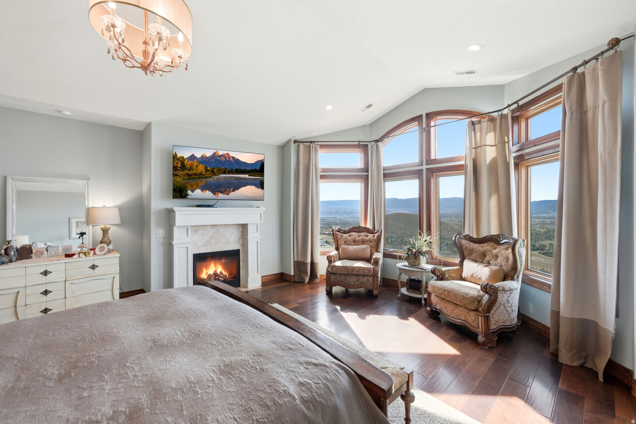 335 W BERN WAY