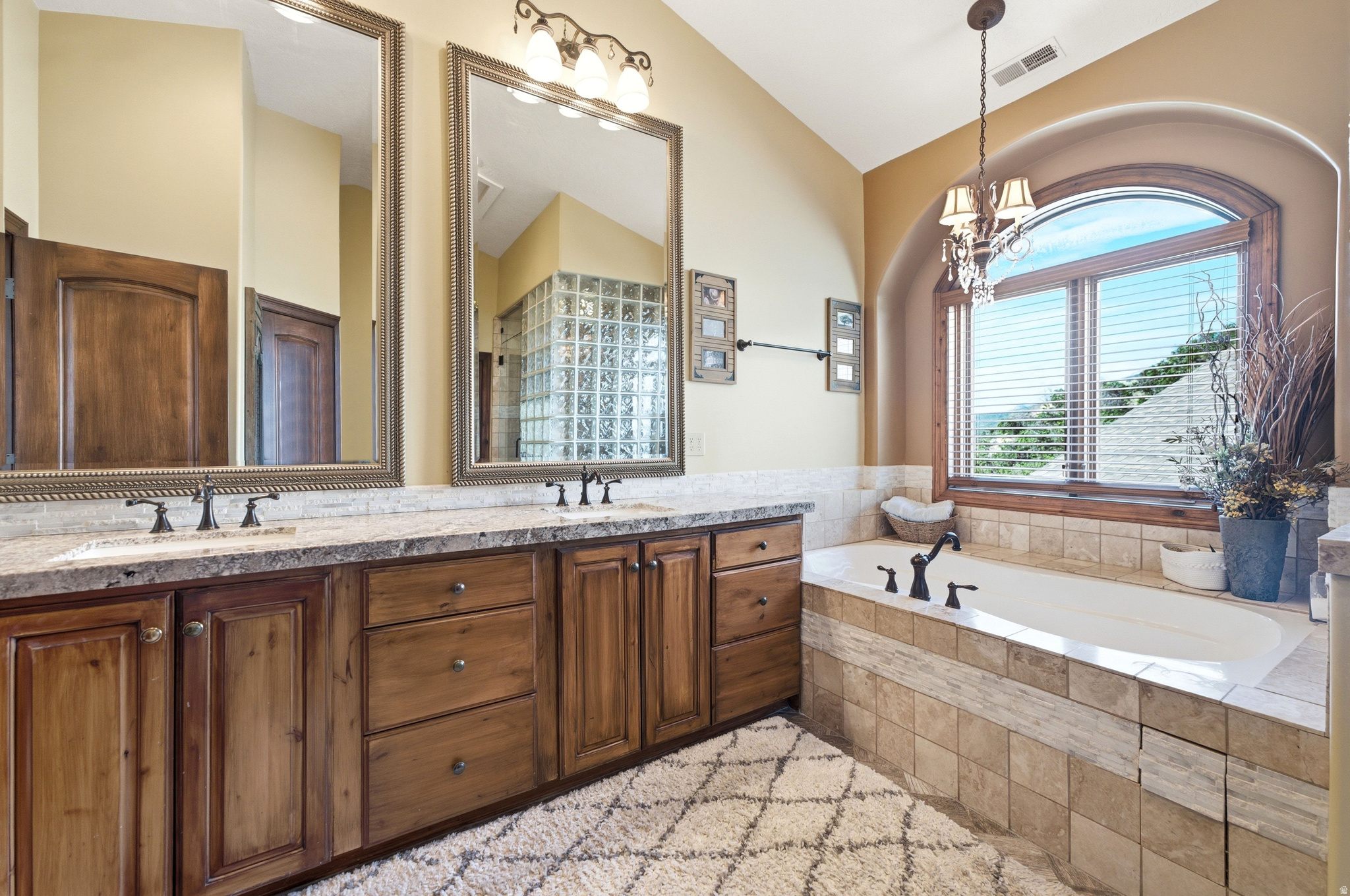 335 W BERN WAY