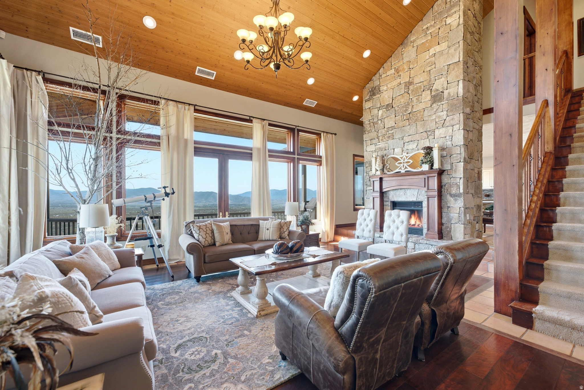 335 W BERN WAY