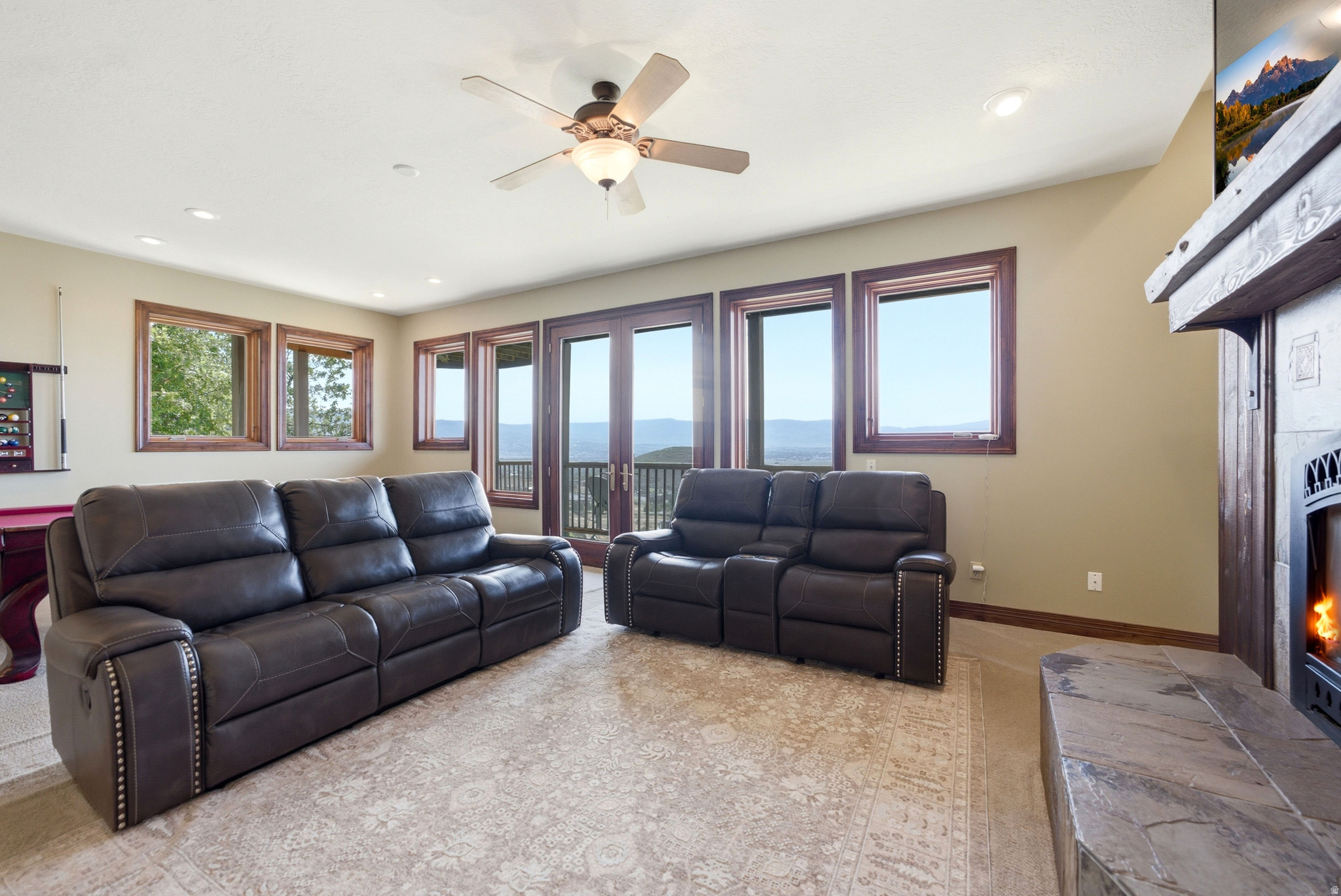 335 W BERN WAY