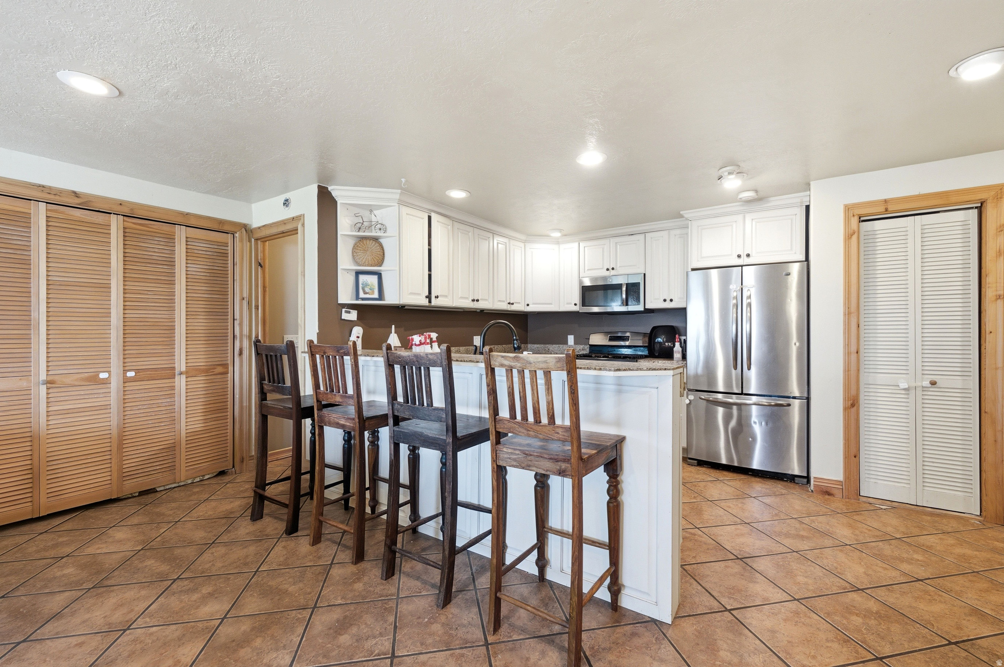 335 W BERN WAY