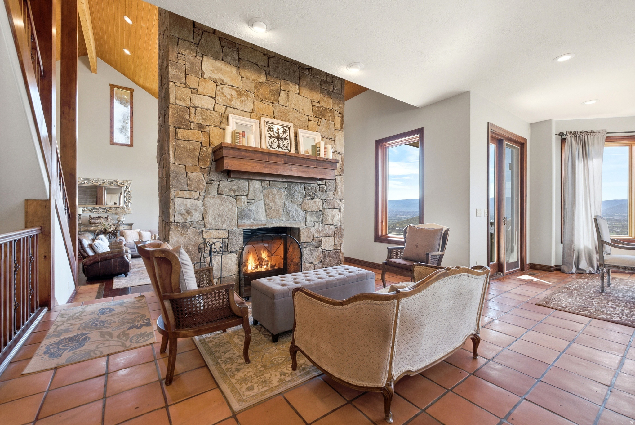 335 W BERN WAY