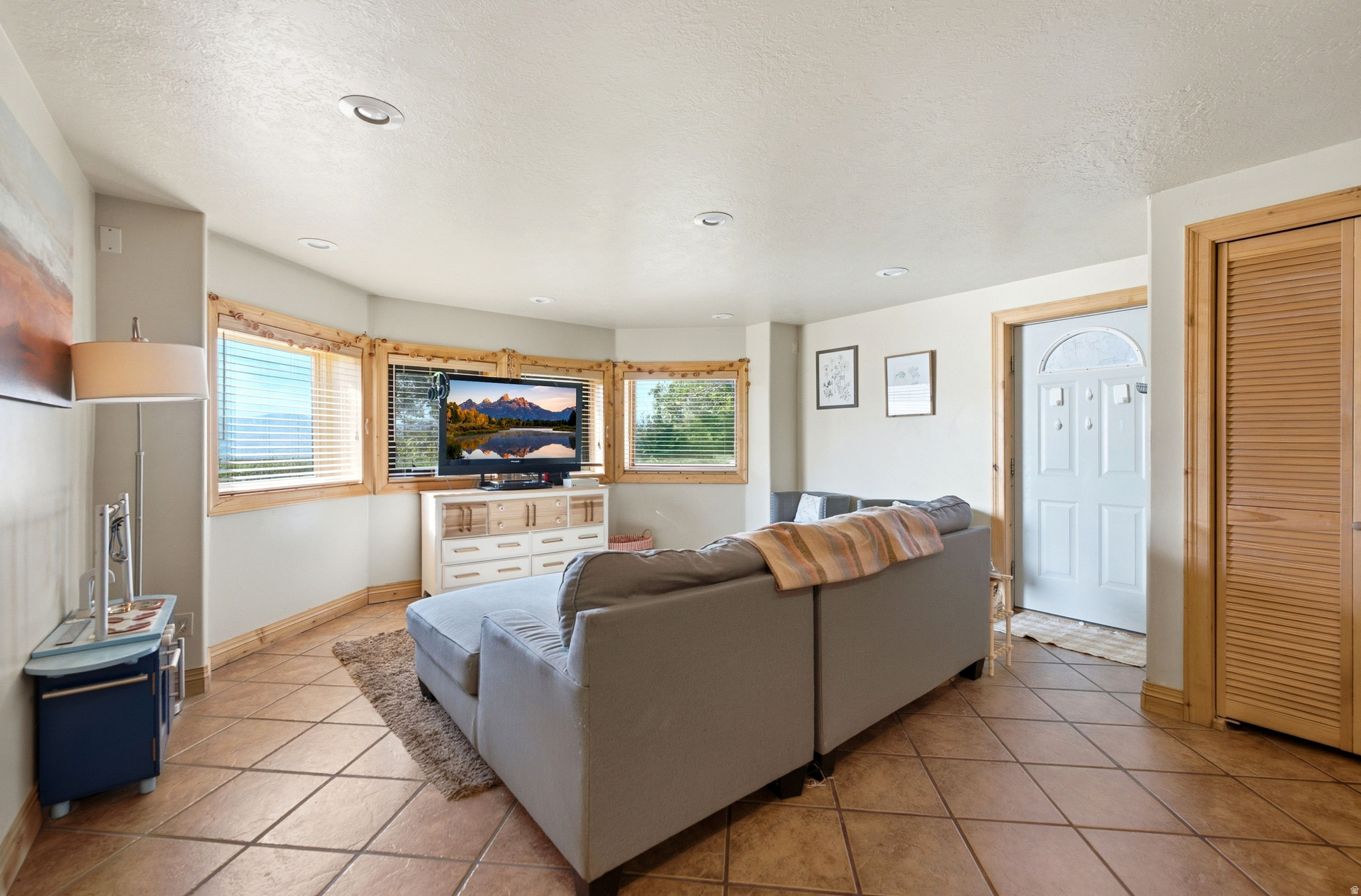 335 W BERN WAY