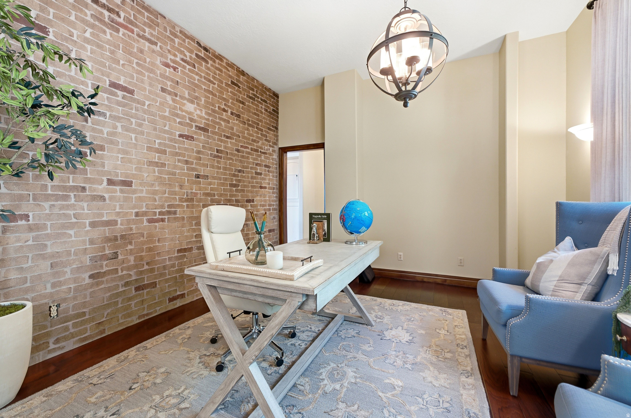335 W BERN WAY