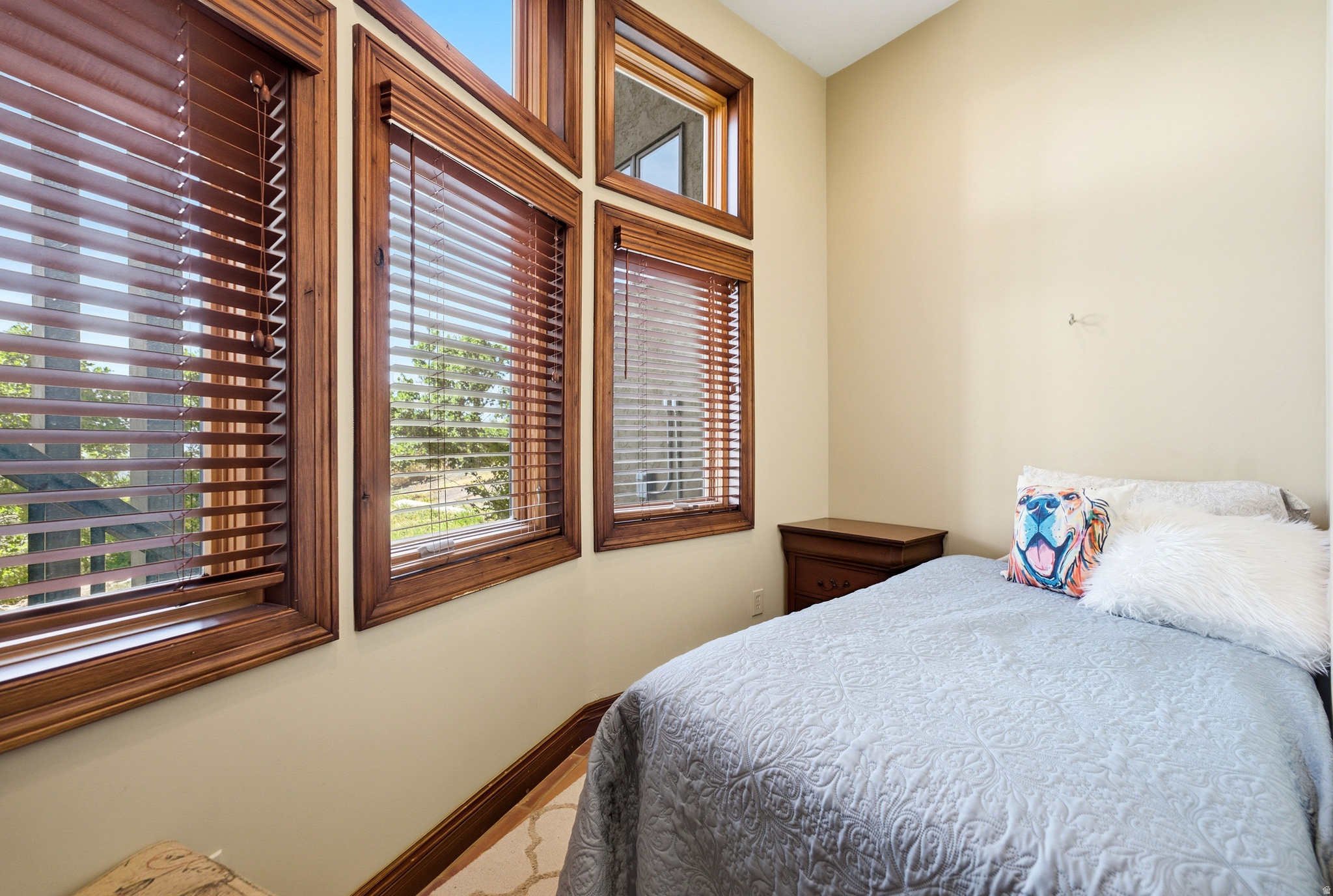 335 W BERN WAY
