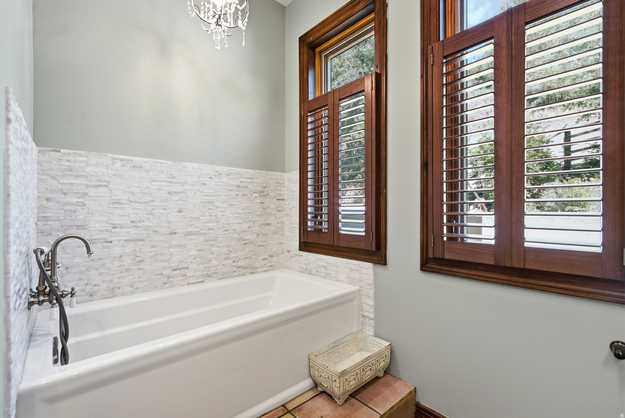 335 W BERN WAY