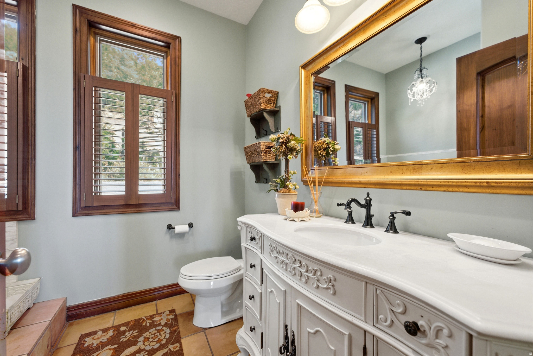 335 W BERN WAY