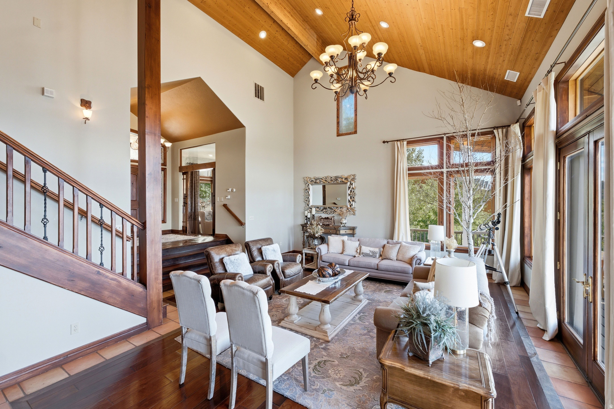 335 W BERN WAY