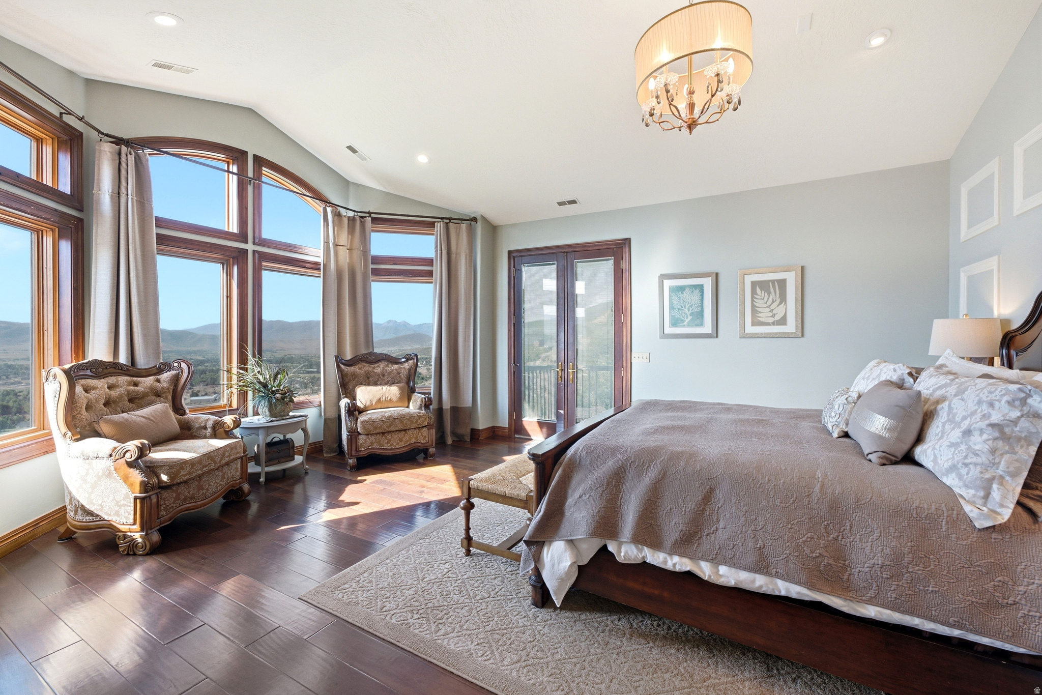 335 W BERN WAY