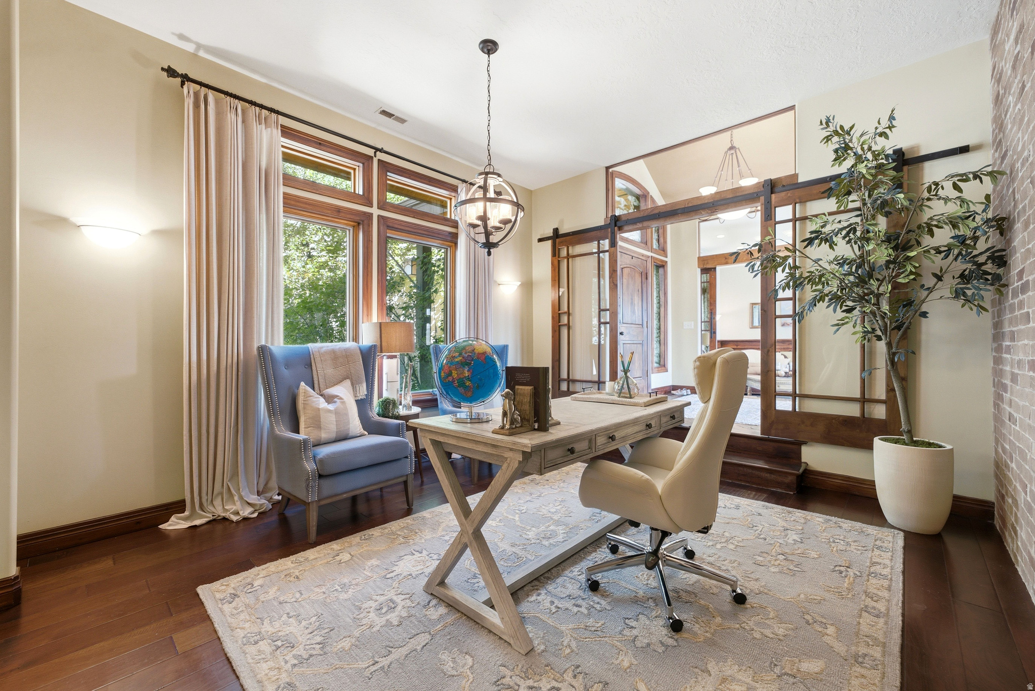 335 W BERN WAY
