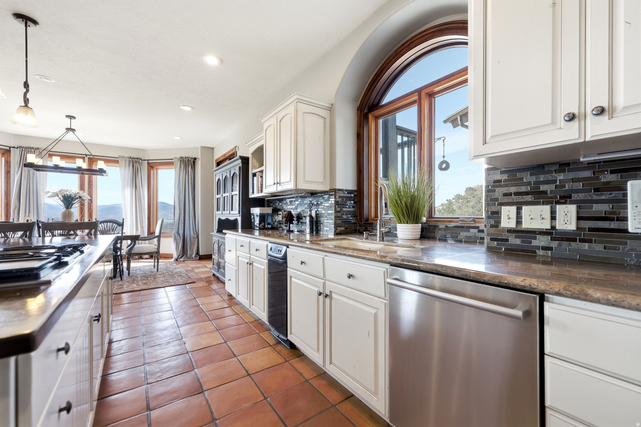 335 W BERN WAY